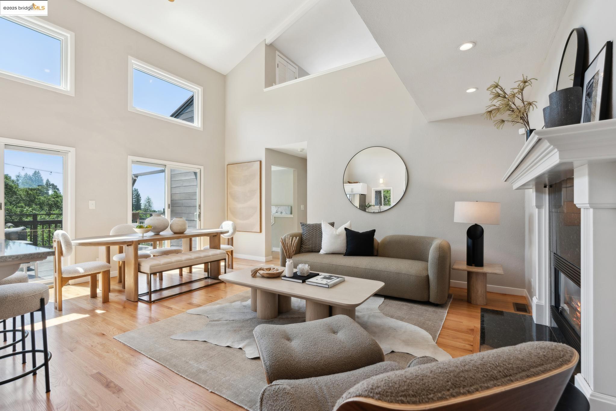 Detail Gallery Image 8 of 52 For 55 Merriewood Cir, Oakland,  CA 94611 - 3 Beds | 3 Baths