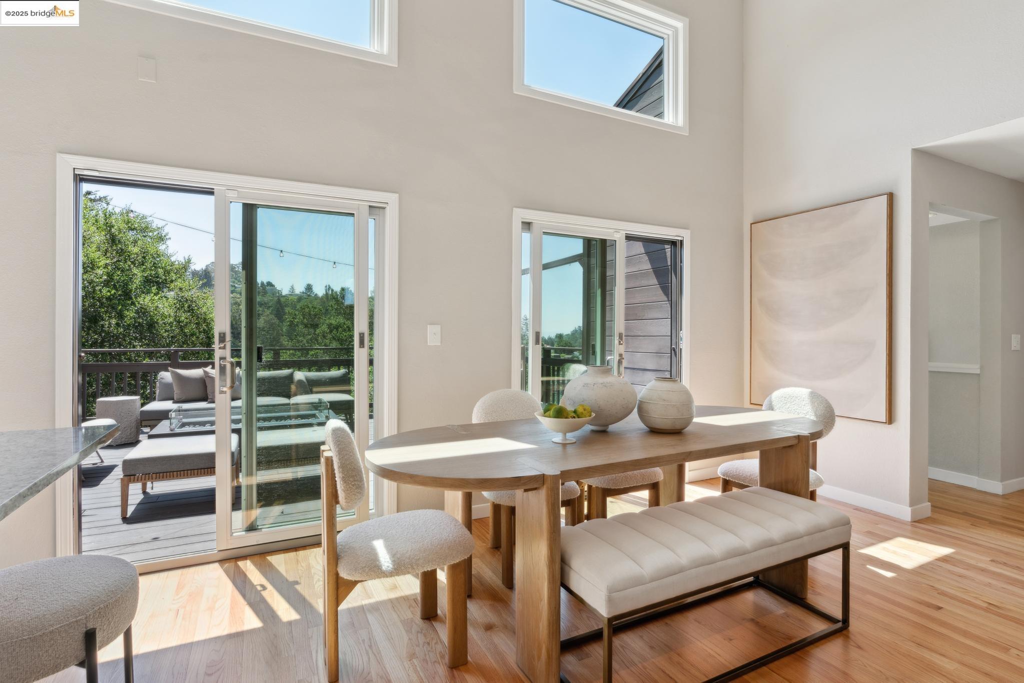 Detail Gallery Image 9 of 52 For 55 Merriewood Cir, Oakland,  CA 94611 - 3 Beds | 3 Baths