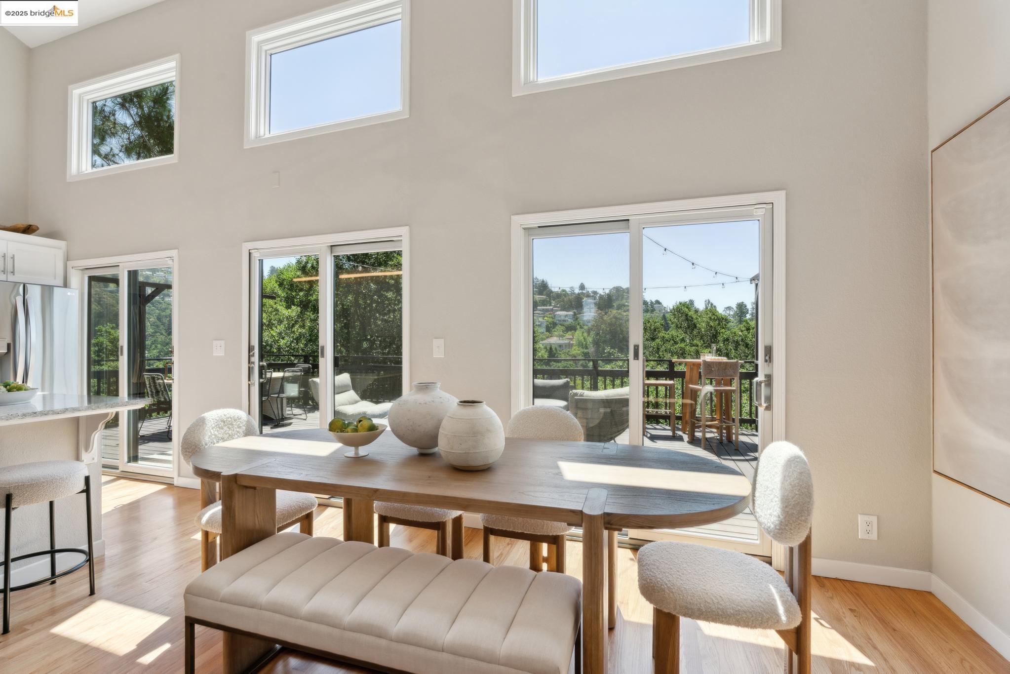 Detail Gallery Image 10 of 52 For 55 Merriewood Cir, Oakland,  CA 94611 - 3 Beds | 3 Baths