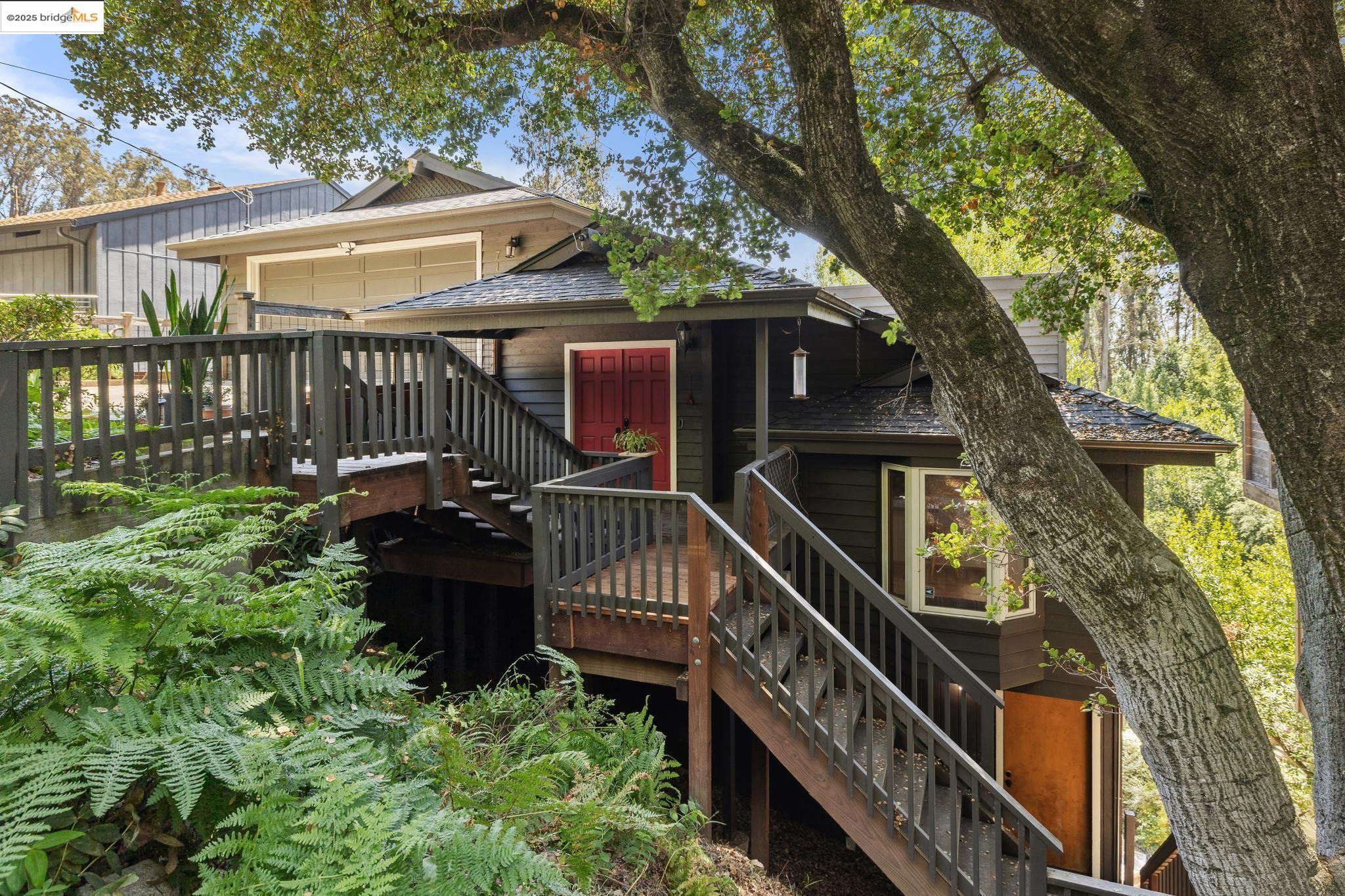 Detail Gallery Image 1 of 1 For 7140 Thorndale Dr, Oakland,  CA 94611 - 4 Beds | 4 Baths