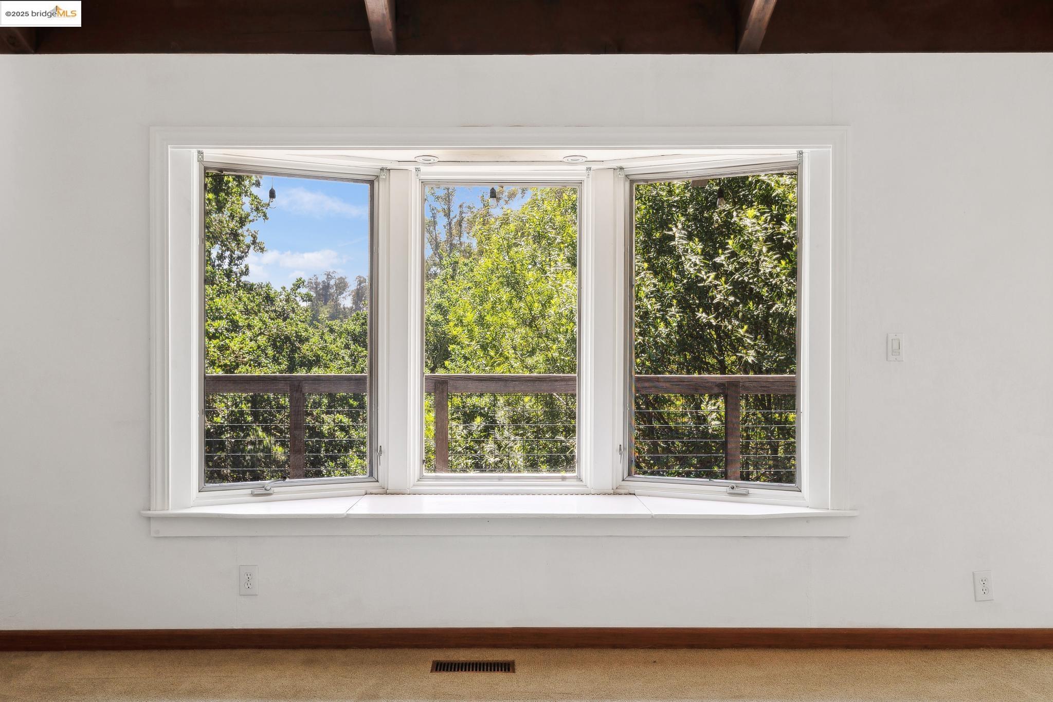 Detail Gallery Image 7 of 42 For 7140 Thorndale Dr, Oakland,  CA 94611 - 4 Beds | 4 Baths