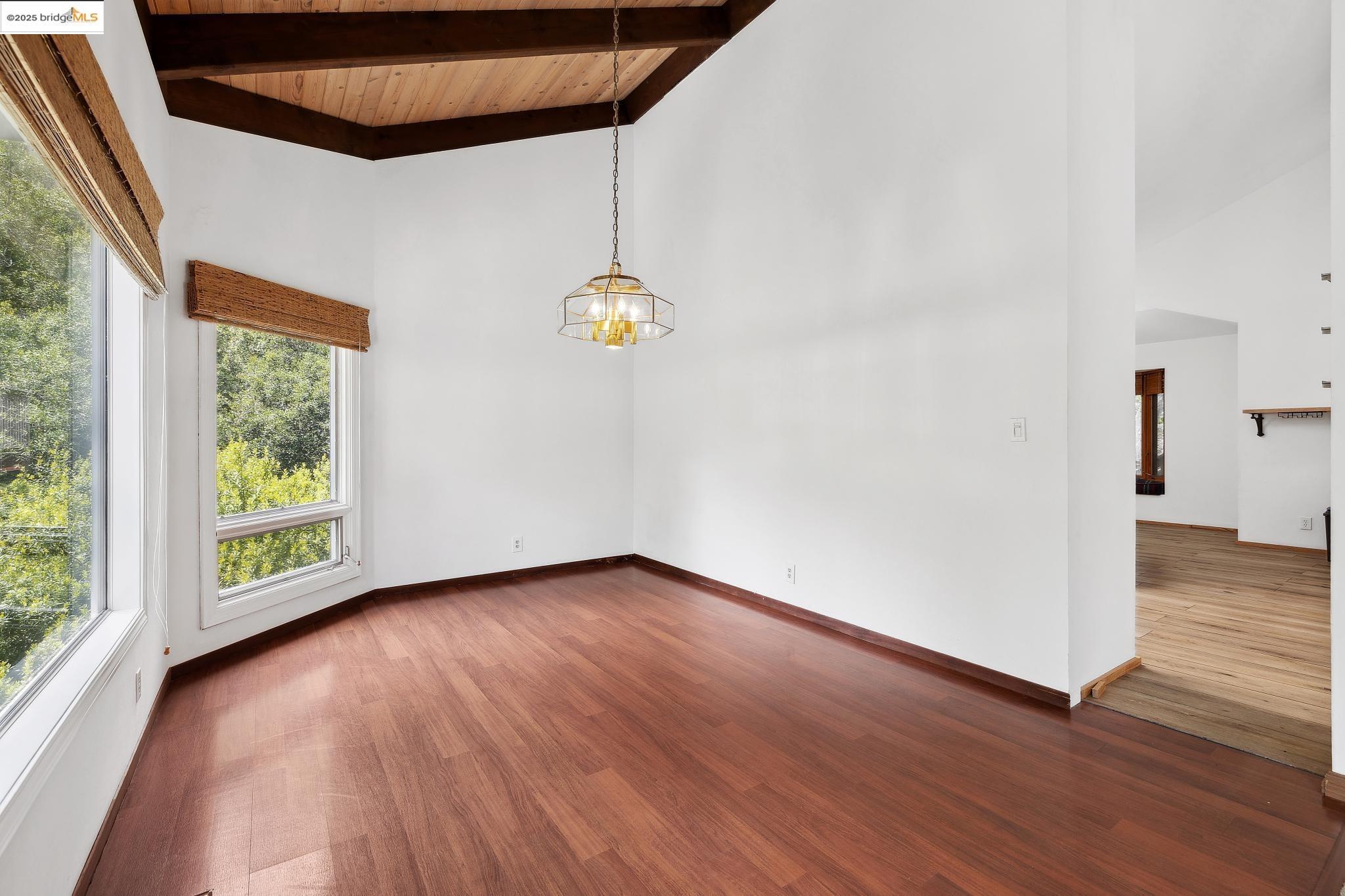 Detail Gallery Image 8 of 42 For 7140 Thorndale Dr, Oakland,  CA 94611 - 4 Beds | 4 Baths