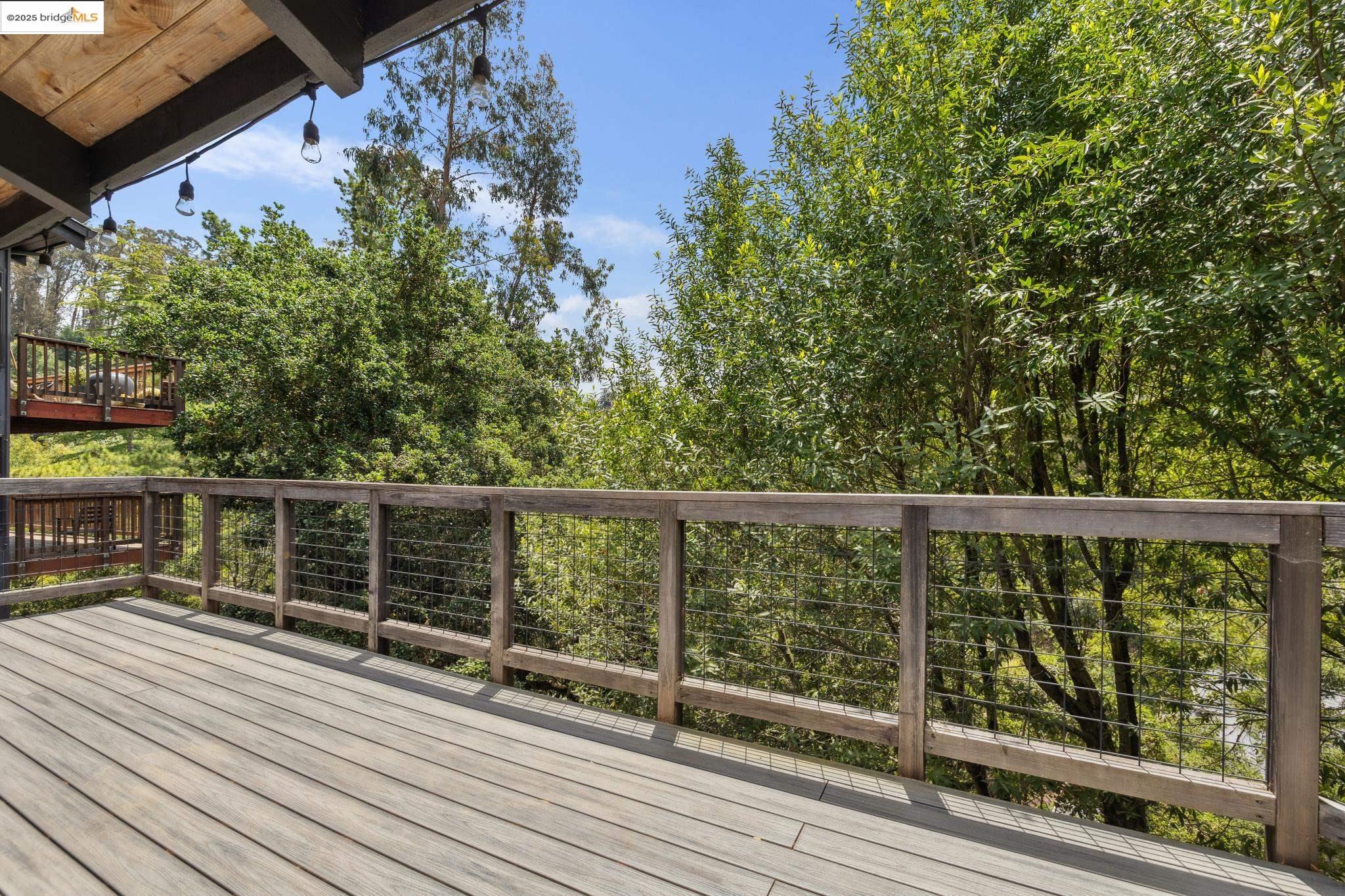 Detail Gallery Image 10 of 42 For 7140 Thorndale Dr, Oakland,  CA 94611 - 4 Beds | 4 Baths