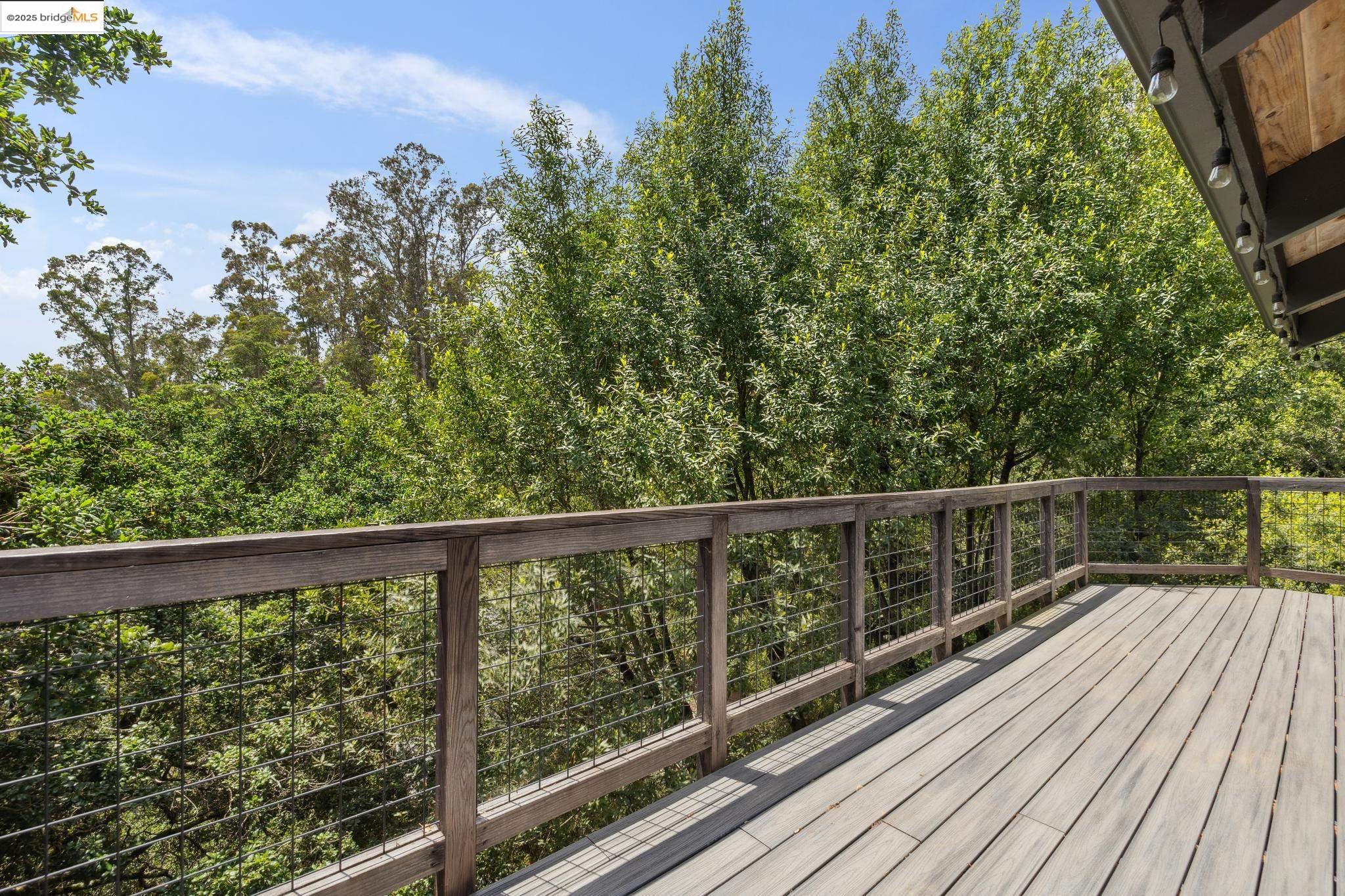 Detail Gallery Image 11 of 42 For 7140 Thorndale Dr, Oakland,  CA 94611 - 4 Beds | 4 Baths