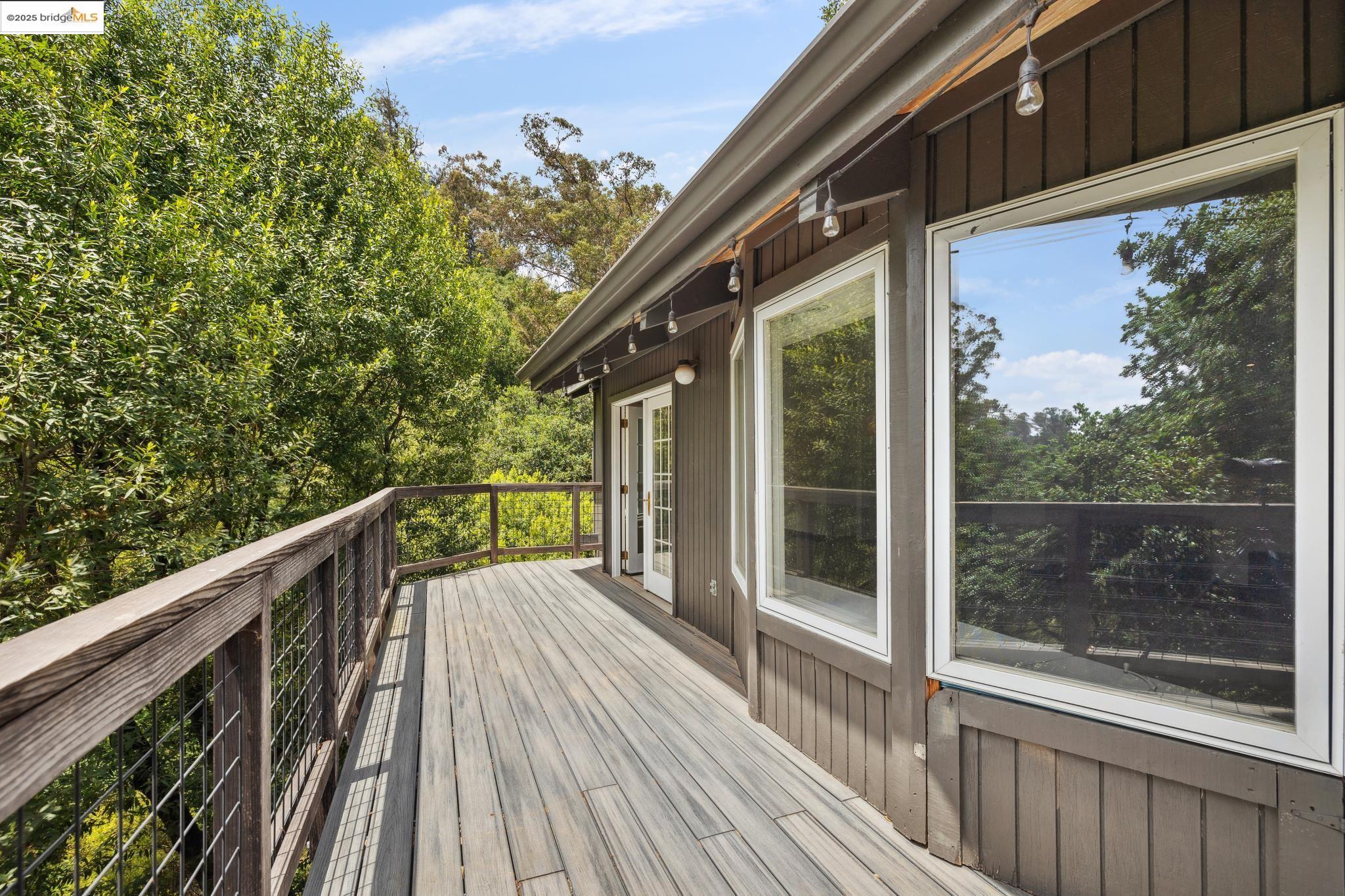 Detail Gallery Image 12 of 42 For 7140 Thorndale Dr, Oakland,  CA 94611 - 4 Beds | 4 Baths
