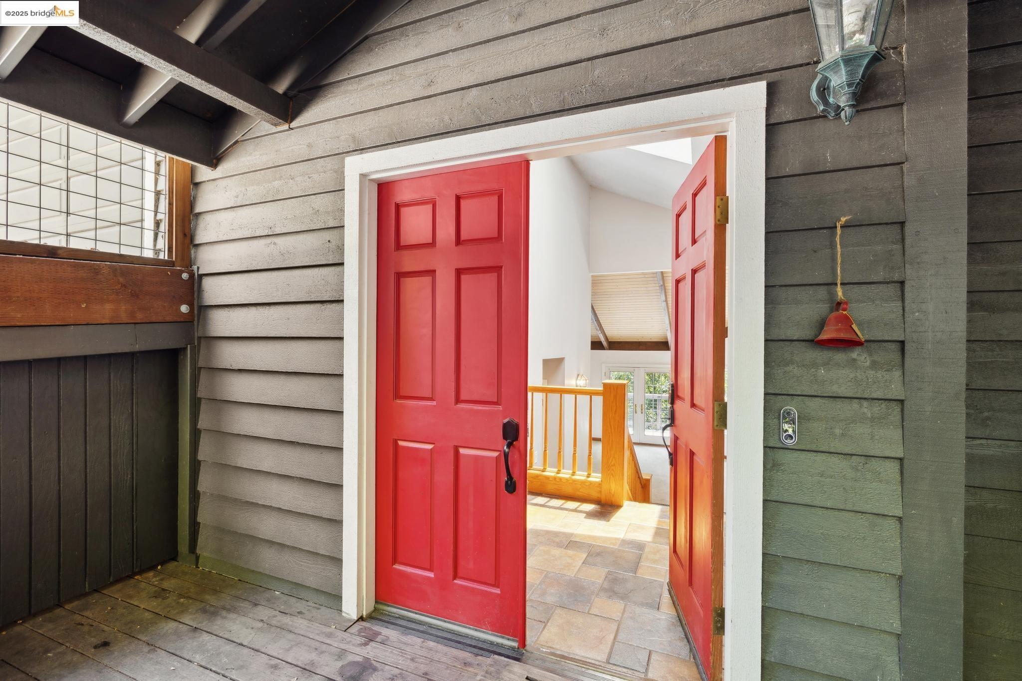Detail Gallery Image 3 of 42 For 7140 Thorndale Dr, Oakland,  CA 94611 - 4 Beds | 4 Baths