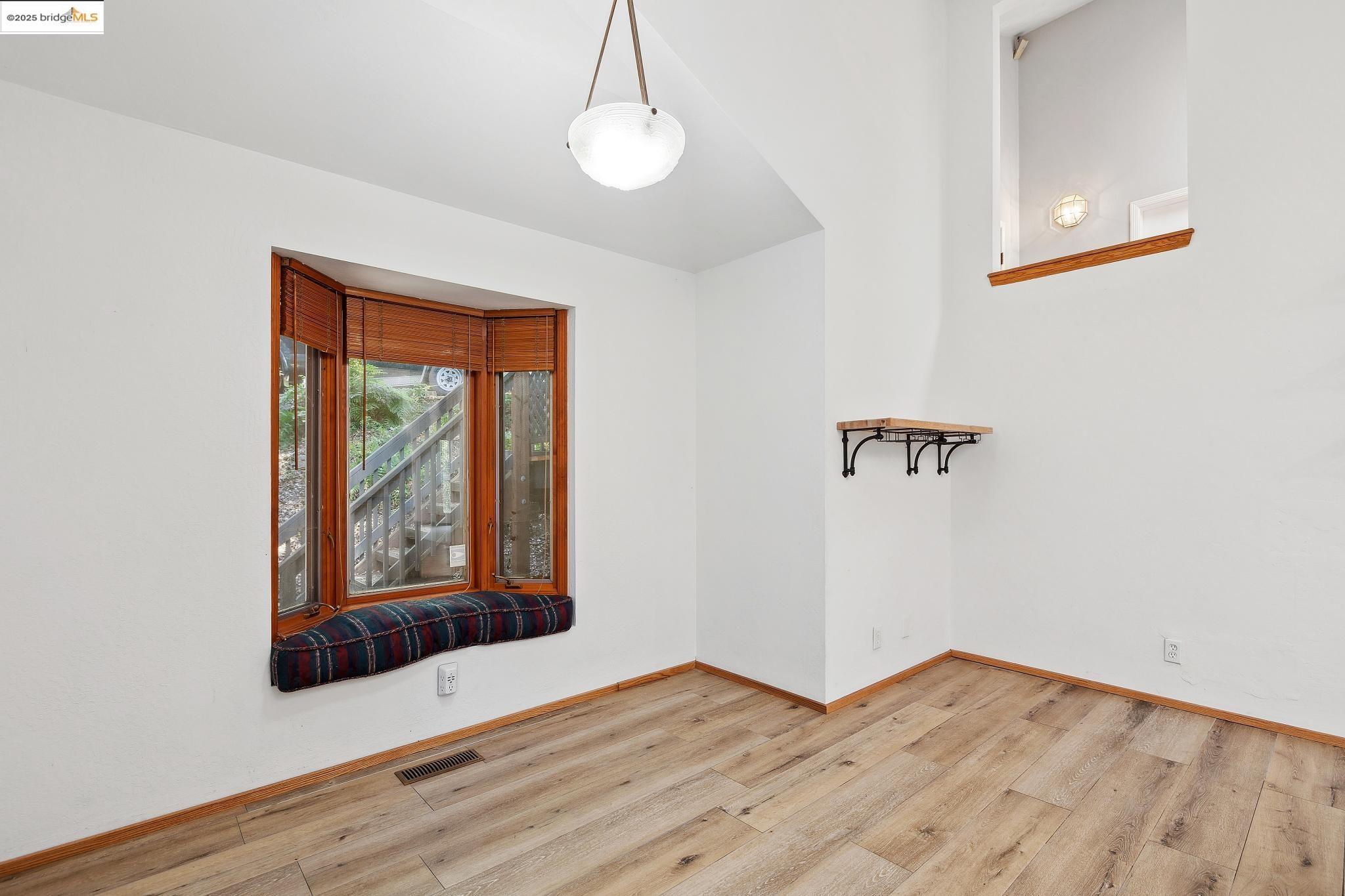 Detail Gallery Image 16 of 42 For 7140 Thorndale Dr, Oakland,  CA 94611 - 4 Beds | 4 Baths