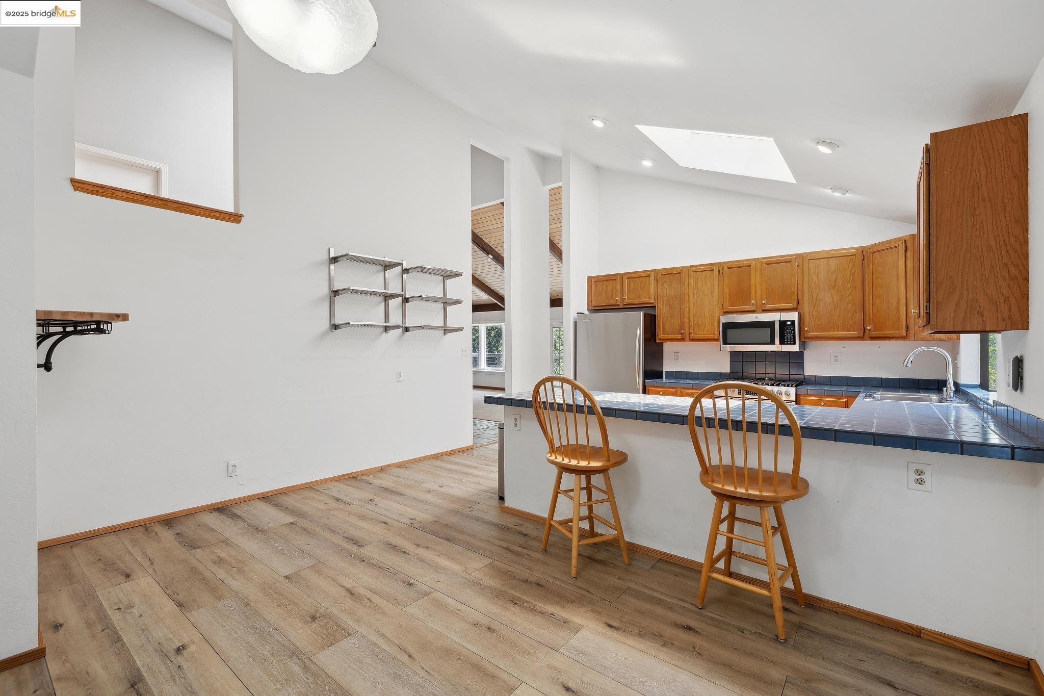Detail Gallery Image 17 of 42 For 7140 Thorndale Dr, Oakland,  CA 94611 - 4 Beds | 4 Baths
