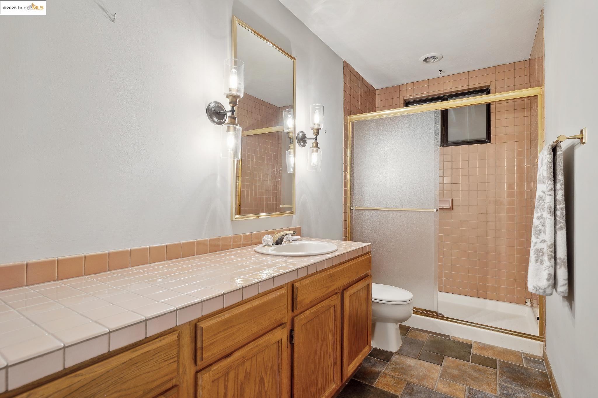 Detail Gallery Image 20 of 42 For 7140 Thorndale Dr, Oakland,  CA 94611 - 4 Beds | 4 Baths