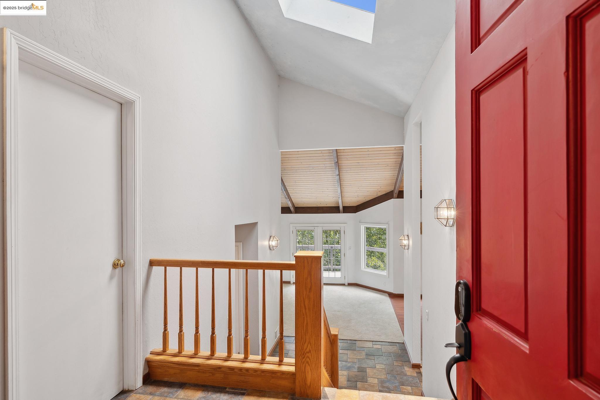 Detail Gallery Image 4 of 42 For 7140 Thorndale Dr, Oakland,  CA 94611 - 4 Beds | 4 Baths