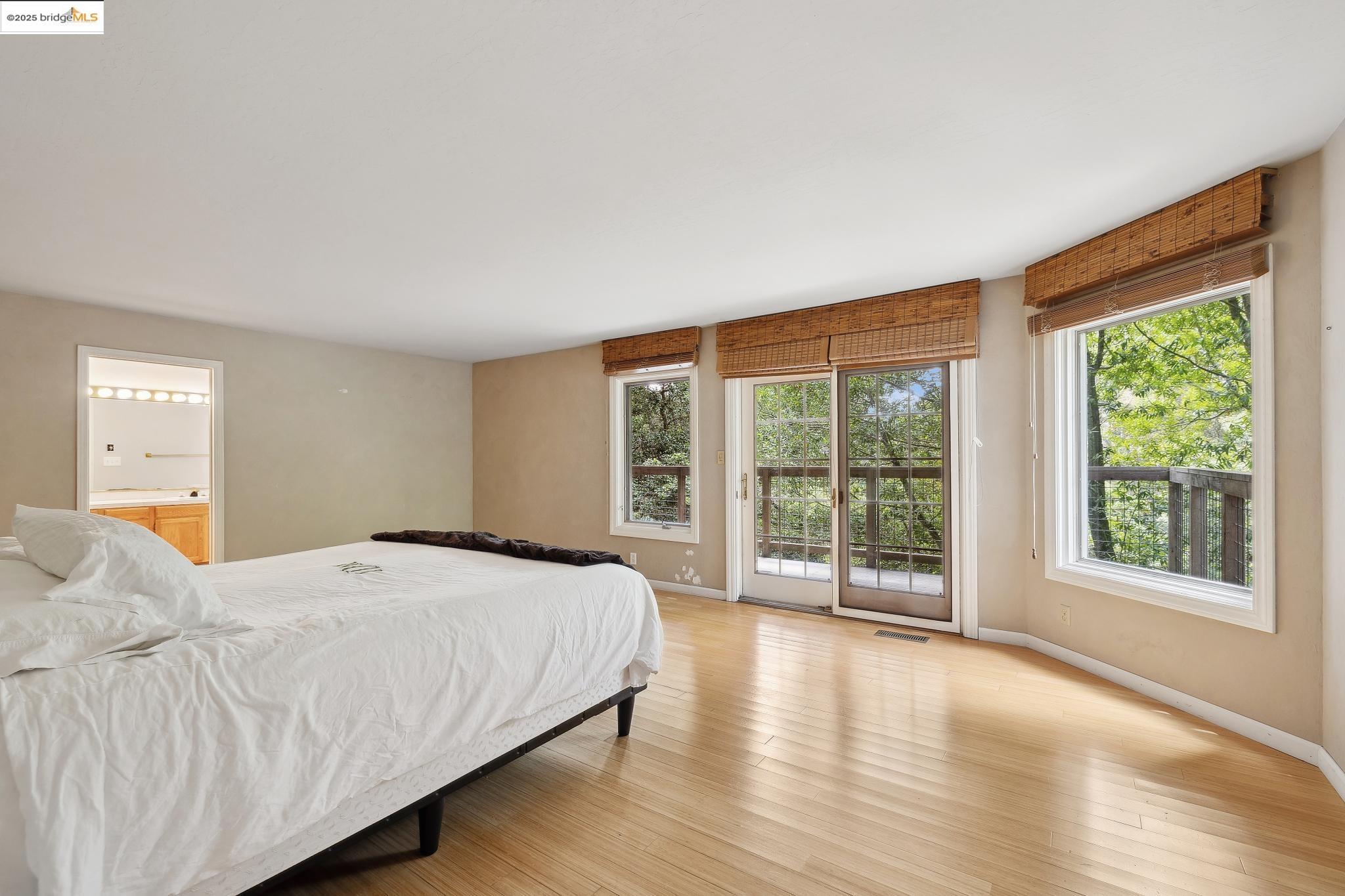 Detail Gallery Image 22 of 42 For 7140 Thorndale Dr, Oakland,  CA 94611 - 4 Beds | 4 Baths
