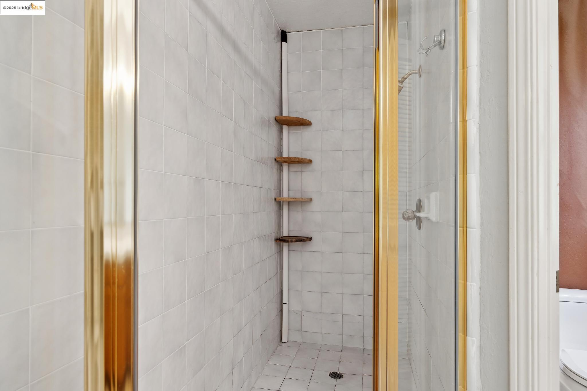 Detail Gallery Image 25 of 42 For 7140 Thorndale Dr, Oakland,  CA 94611 - 4 Beds | 4 Baths