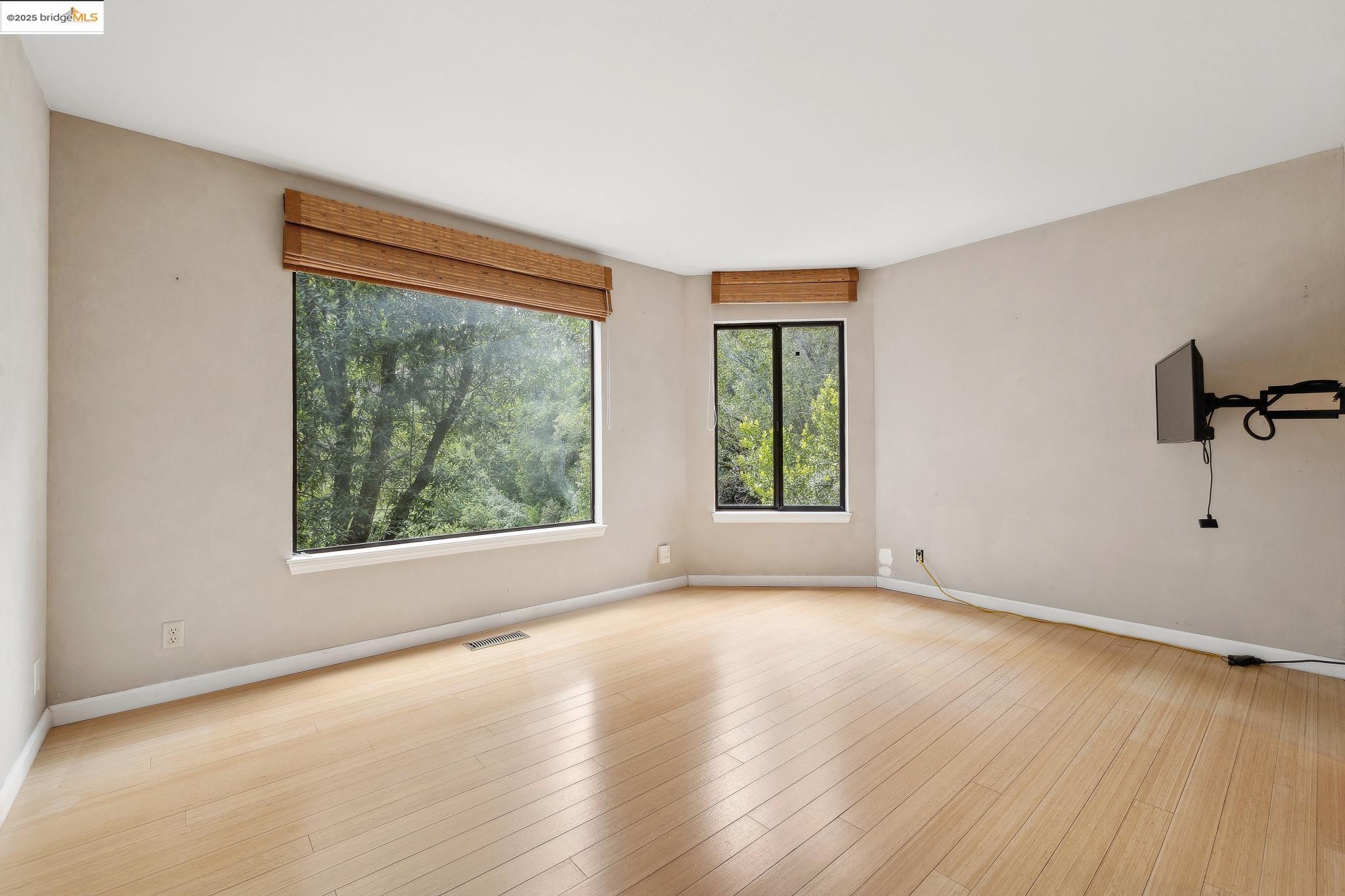 Detail Gallery Image 29 of 42 For 7140 Thorndale Dr, Oakland,  CA 94611 - 4 Beds | 4 Baths