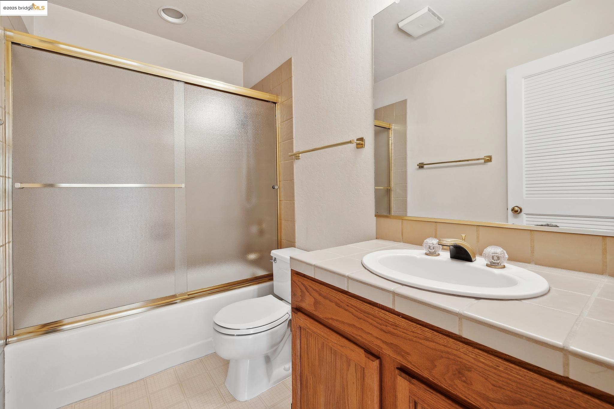 Detail Gallery Image 31 of 42 For 7140 Thorndale Dr, Oakland,  CA 94611 - 4 Beds | 4 Baths