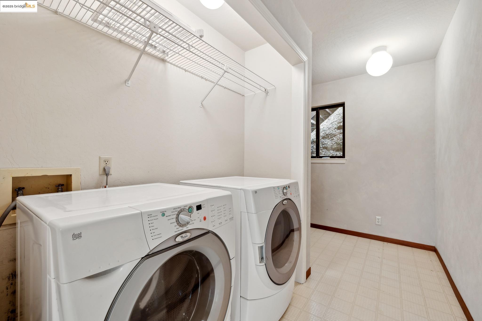 Detail Gallery Image 32 of 42 For 7140 Thorndale Dr, Oakland,  CA 94611 - 4 Beds | 4 Baths