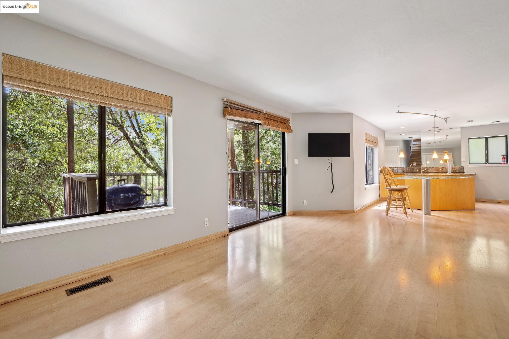 Detail Gallery Image 37 of 42 For 7140 Thorndale Dr, Oakland,  CA 94611 - 4 Beds | 4 Baths