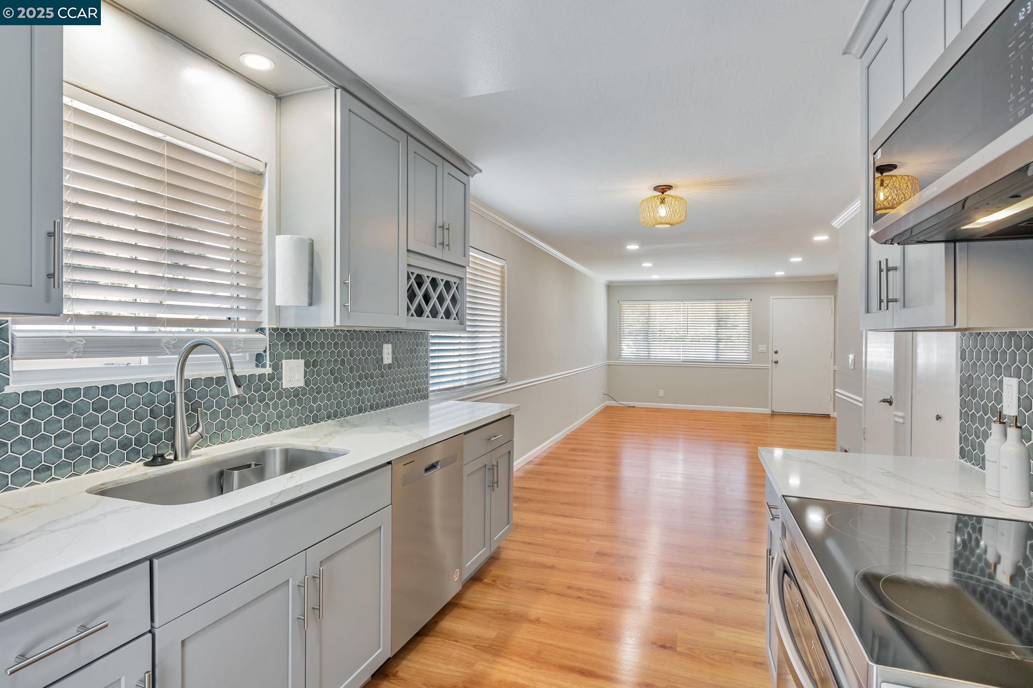 More Details about MLS # 41099661 : 3797 OXFORD CMN