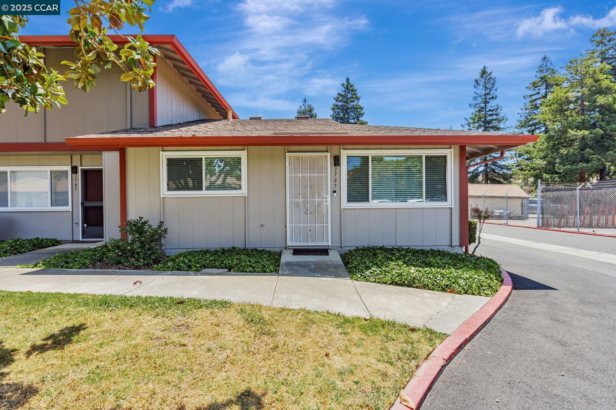 More Details about MLS # 41099661 : 3797 OXFORD CMN