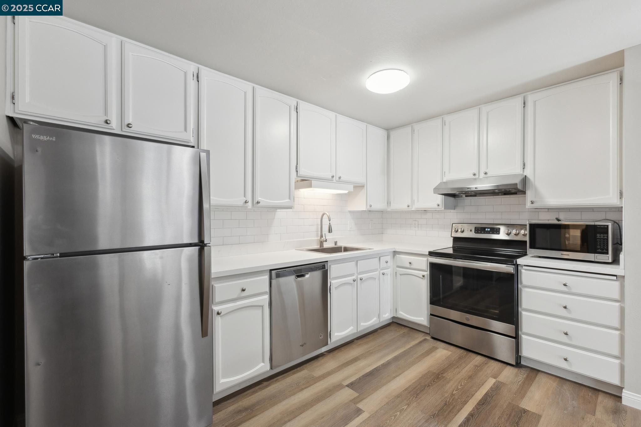 Detail Gallery Image 4 of 16 For 1064 Wesley Ct #2,  Walnut Creek,  CA 94597 - 2 Beds | 2 Baths