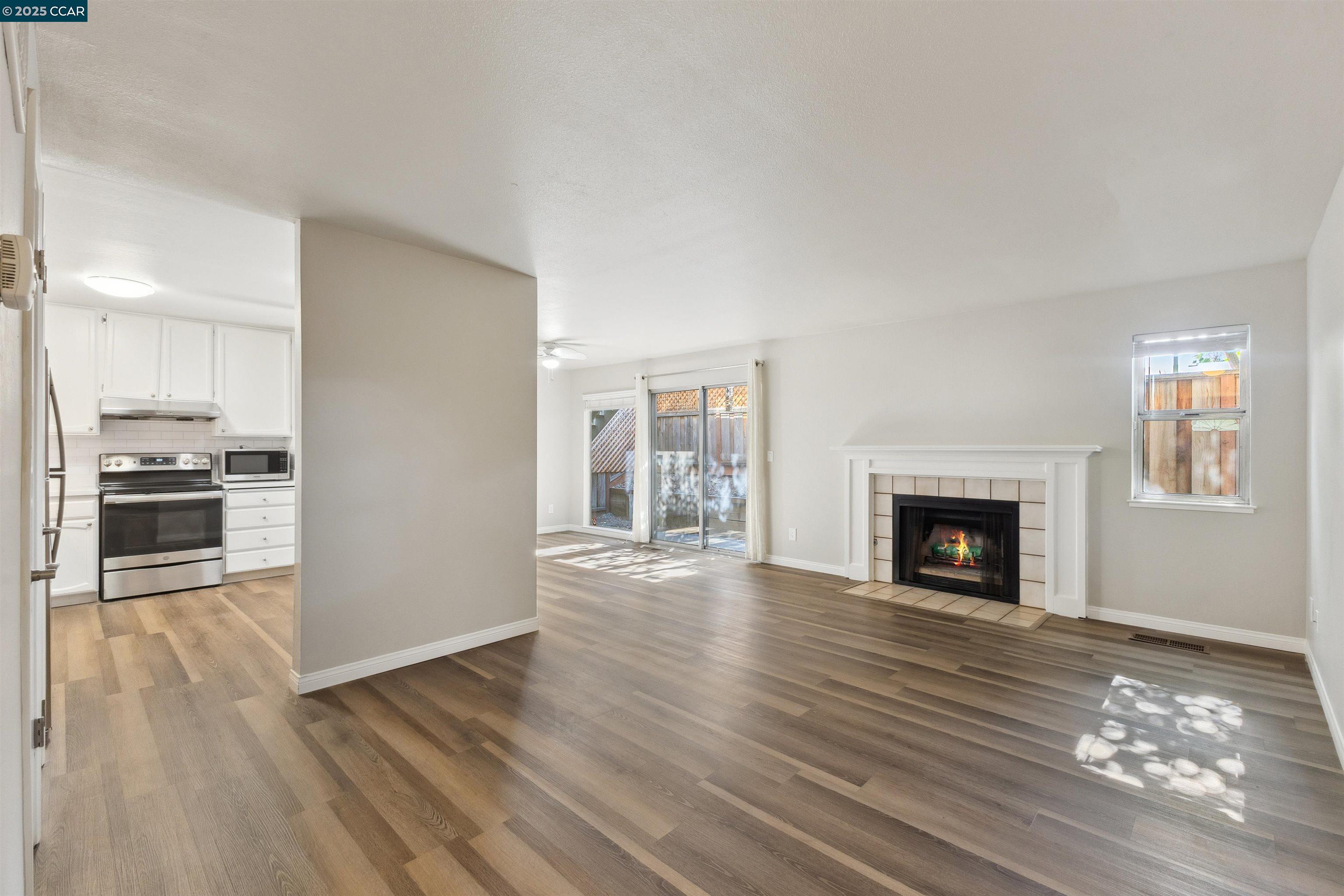 Detail Gallery Image 5 of 16 For 1064 Wesley Ct #2,  Walnut Creek,  CA 94597 - 2 Beds | 2 Baths