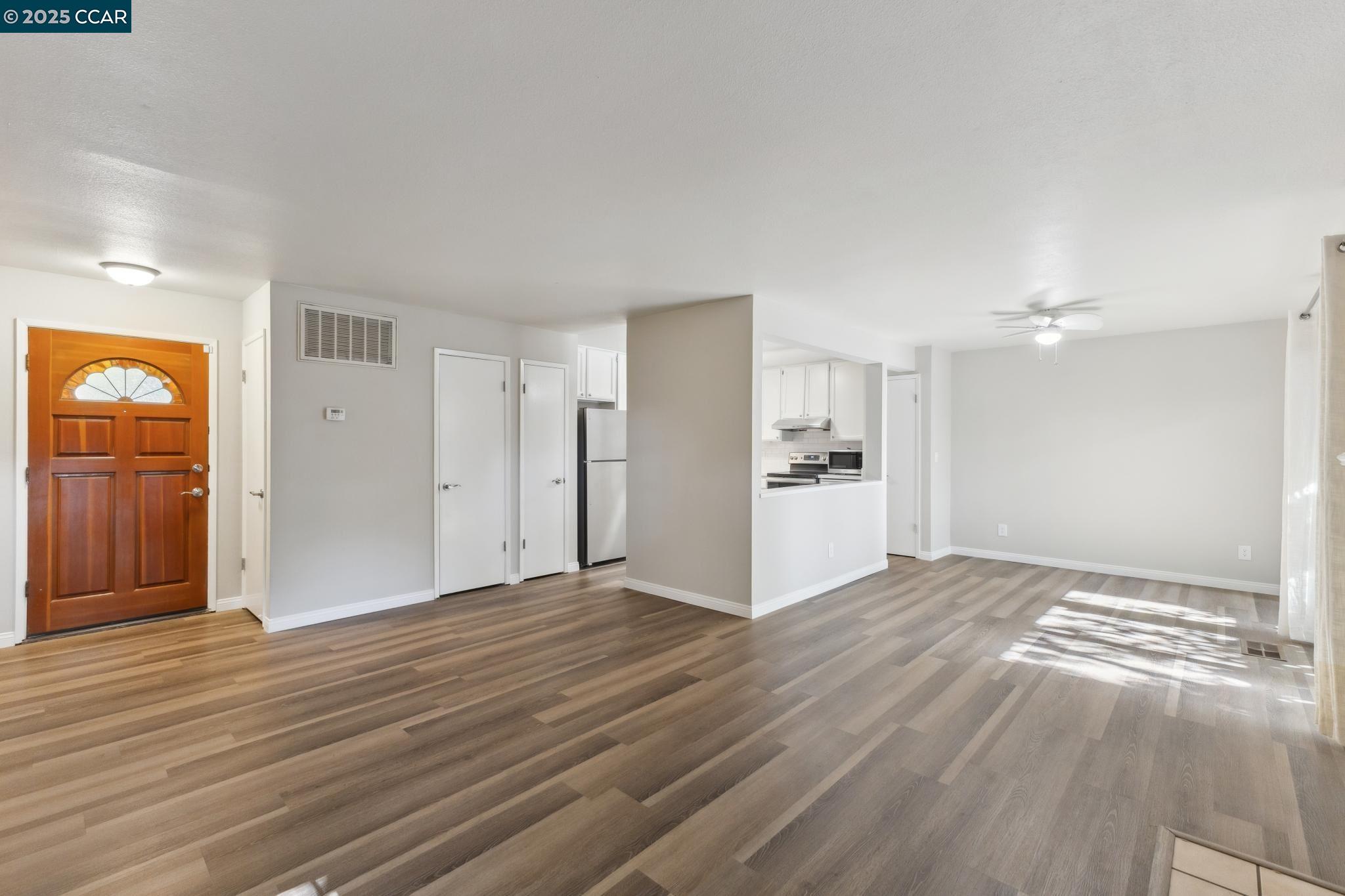 Detail Gallery Image 6 of 16 For 1064 Wesley Ct #2,  Walnut Creek,  CA 94597 - 2 Beds | 2 Baths