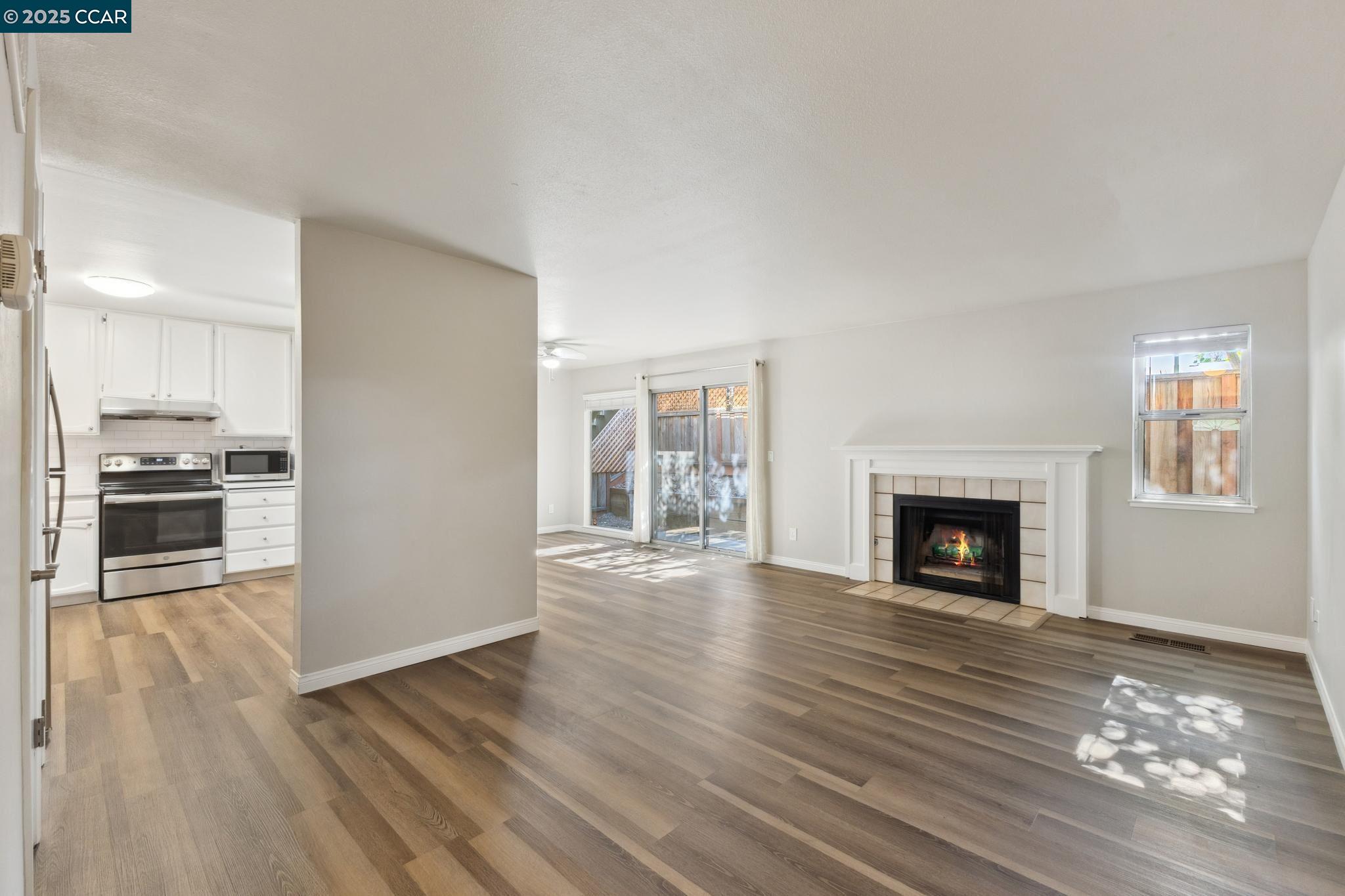 Detail Gallery Image 7 of 16 For 1064 Wesley Ct #2,  Walnut Creek,  CA 94597 - 2 Beds | 2 Baths