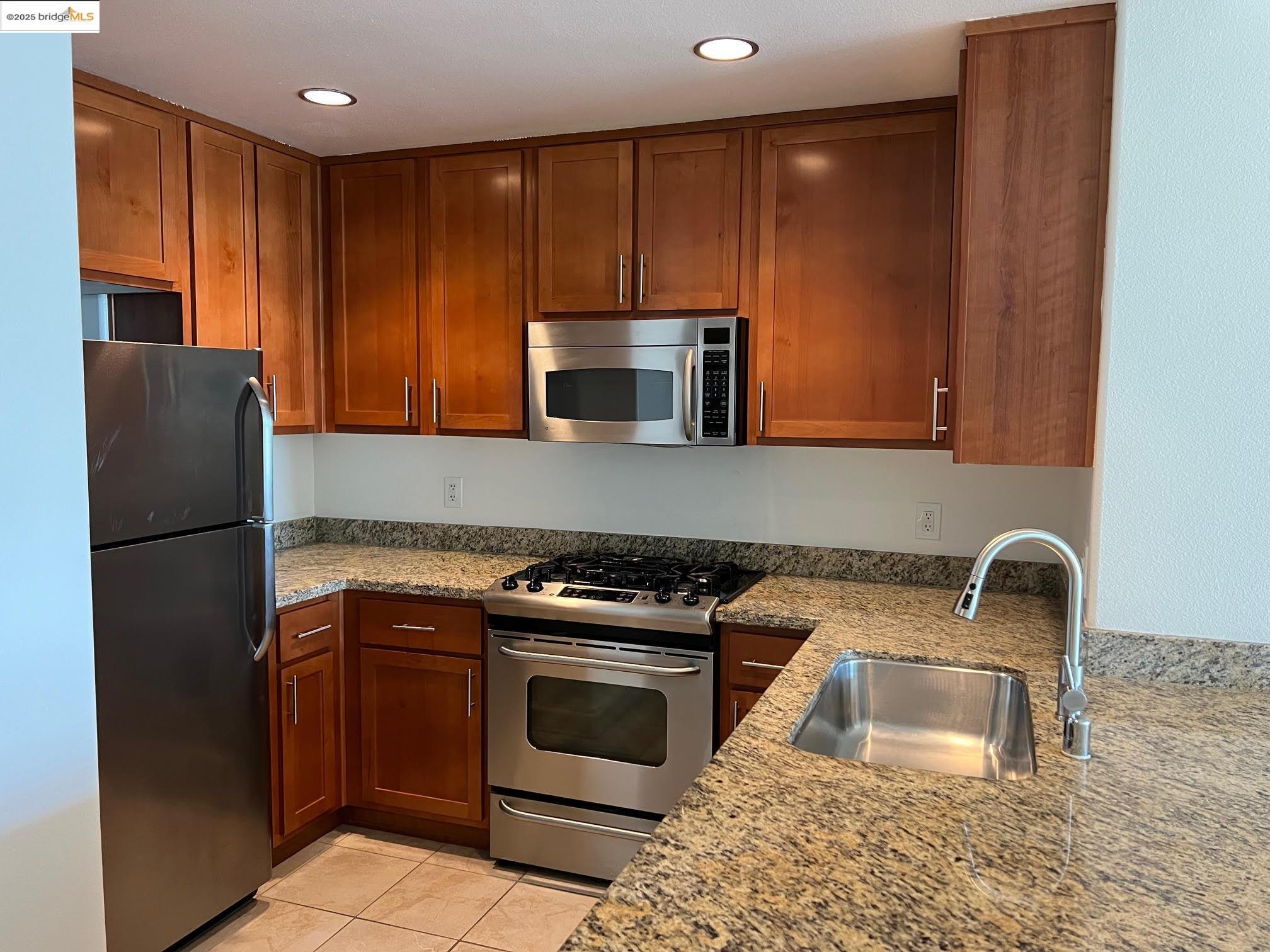 423 7Th St # 607, Oakland, California 94607, 1 Bedroom Bedrooms, 4 Rooms Rooms,1 BathroomBathrooms,Residential,For Sale,423 7Th St # 607,41099677