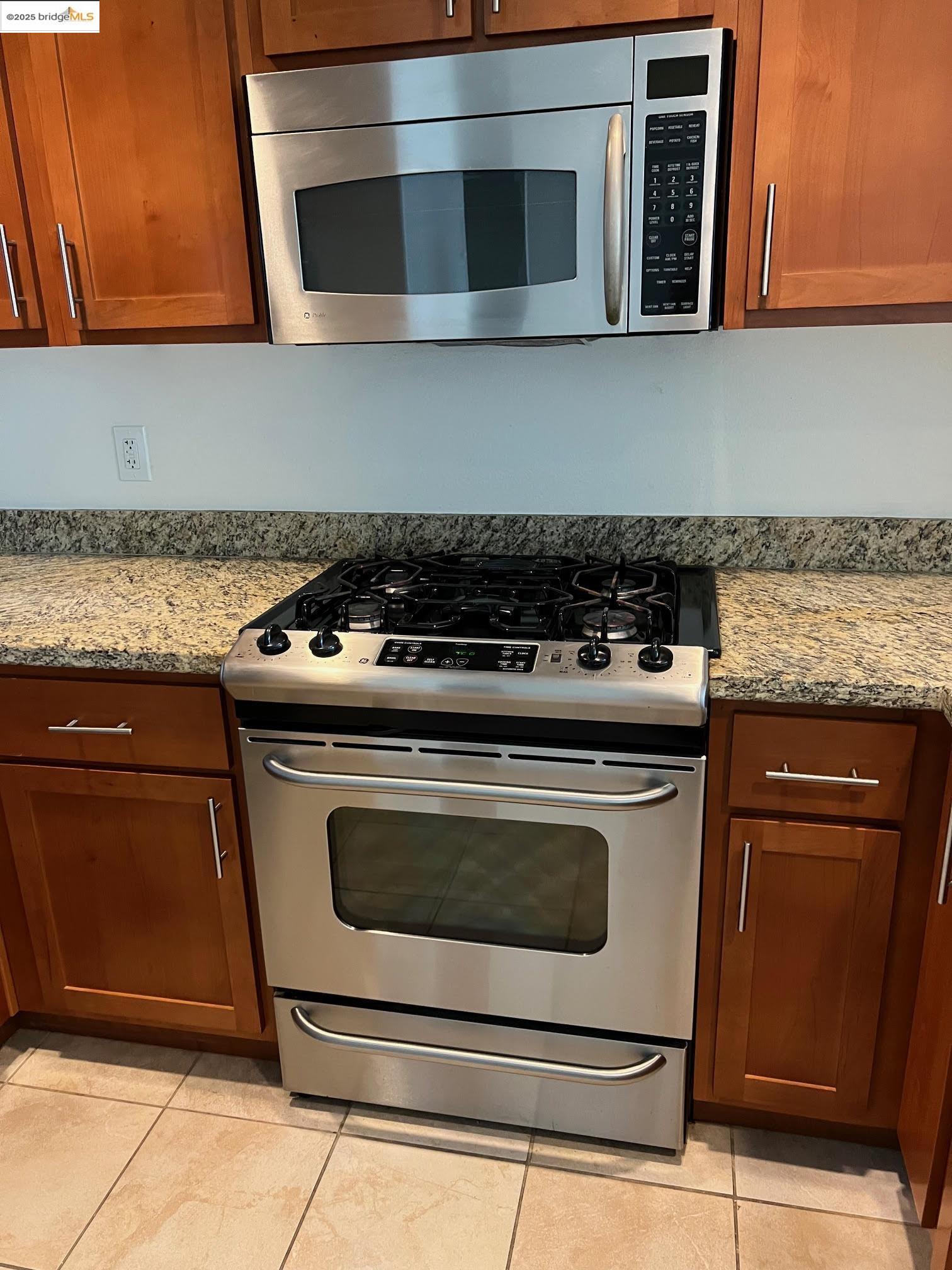 423 7Th St # 607, Oakland, California 94607, 1 Bedroom Bedrooms, 4 Rooms Rooms,1 BathroomBathrooms,Residential,For Sale,423 7Th St # 607,41099677