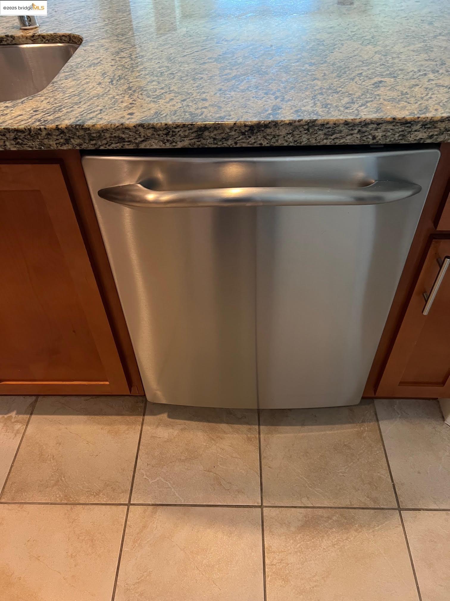 423 7Th St # 607, Oakland, California 94607, 1 Bedroom Bedrooms, 4 Rooms Rooms,1 BathroomBathrooms,Residential,For Sale,423 7Th St # 607,41099677