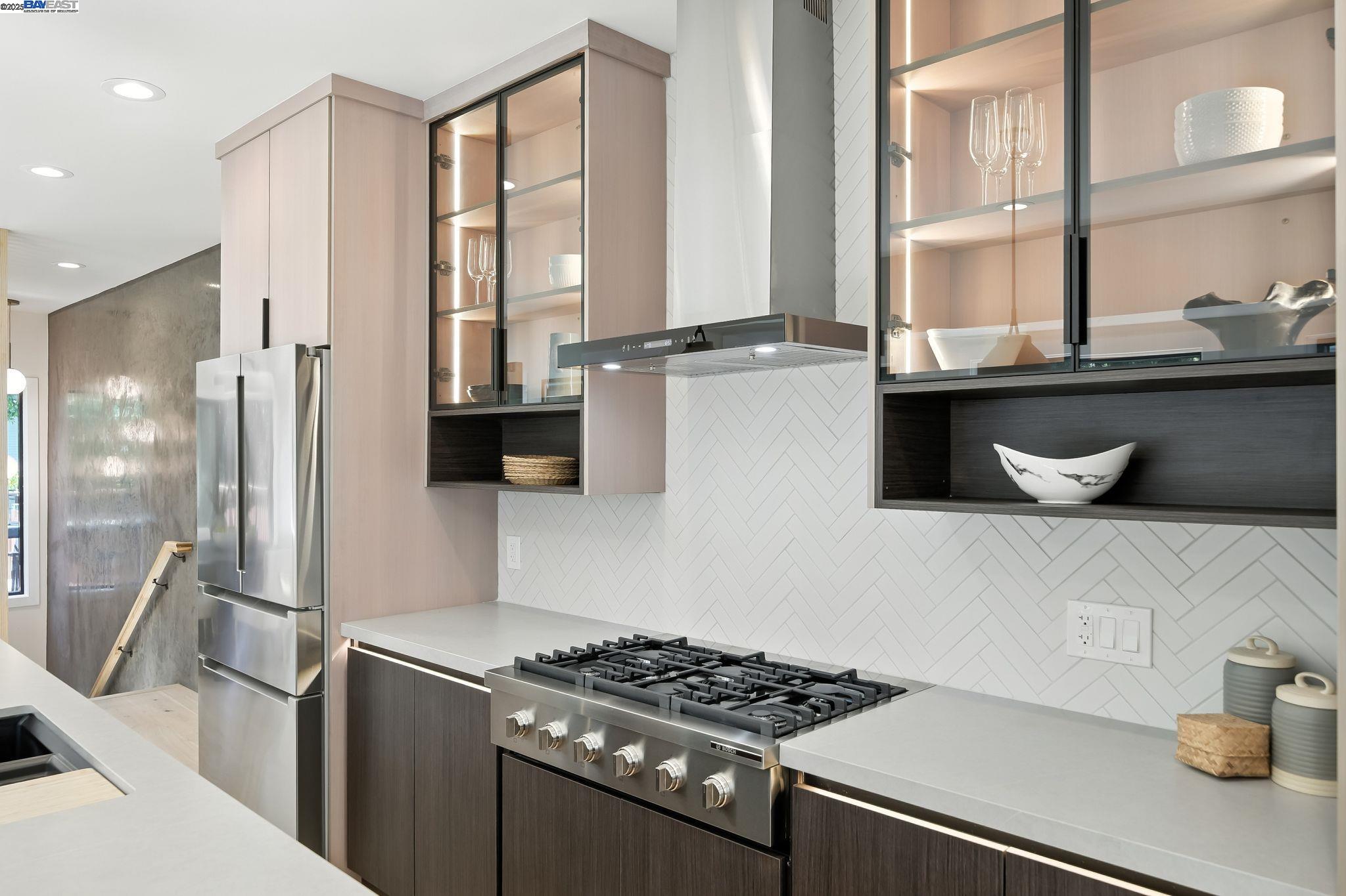 Detail Gallery Image 11 of 60 For 452 59th St, Oakland,  CA 94609 - 4 Beds | 3 Baths