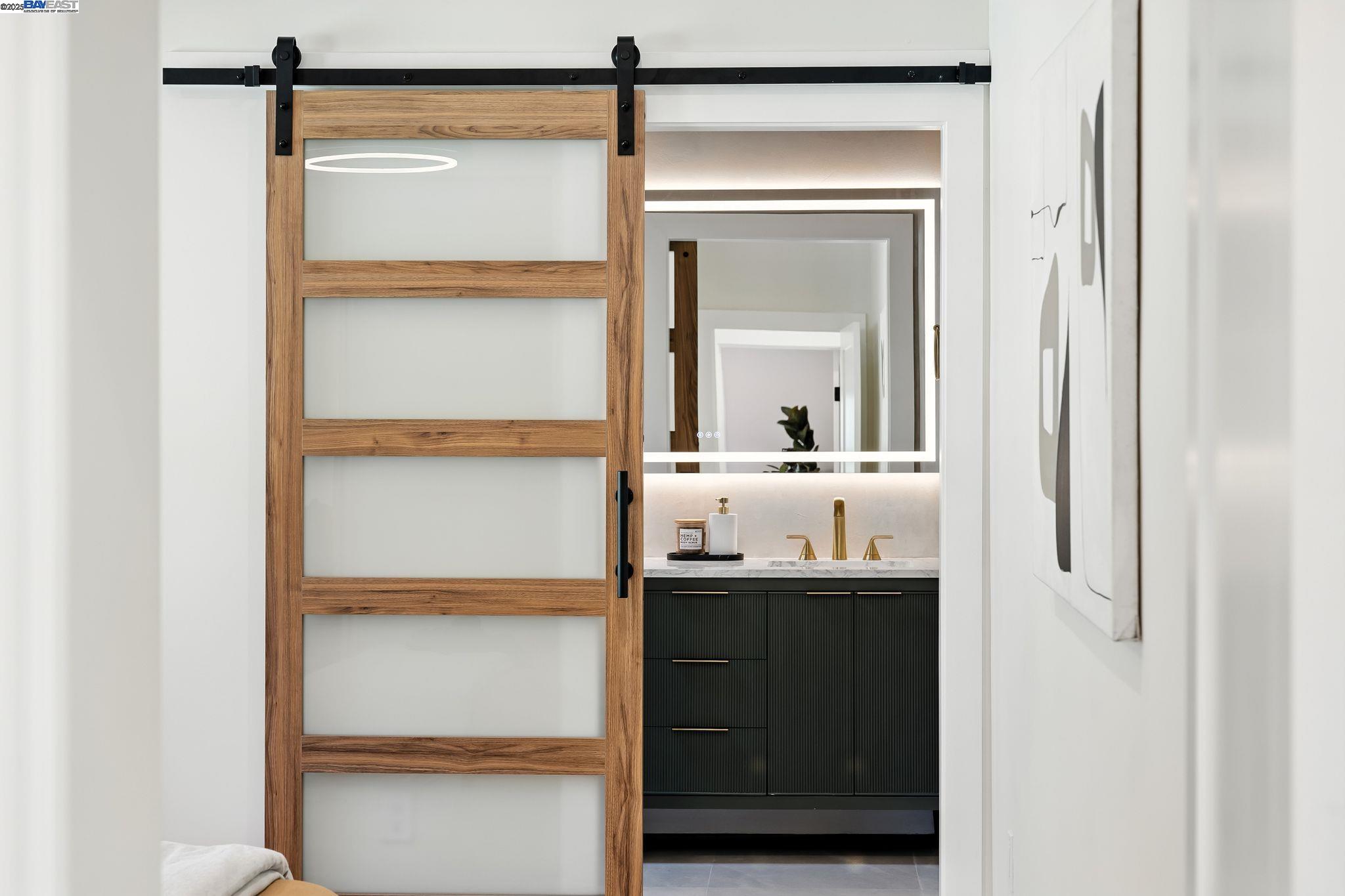 Detail Gallery Image 28 of 60 For 452 59th St, Oakland,  CA 94609 - 4 Beds | 3 Baths
