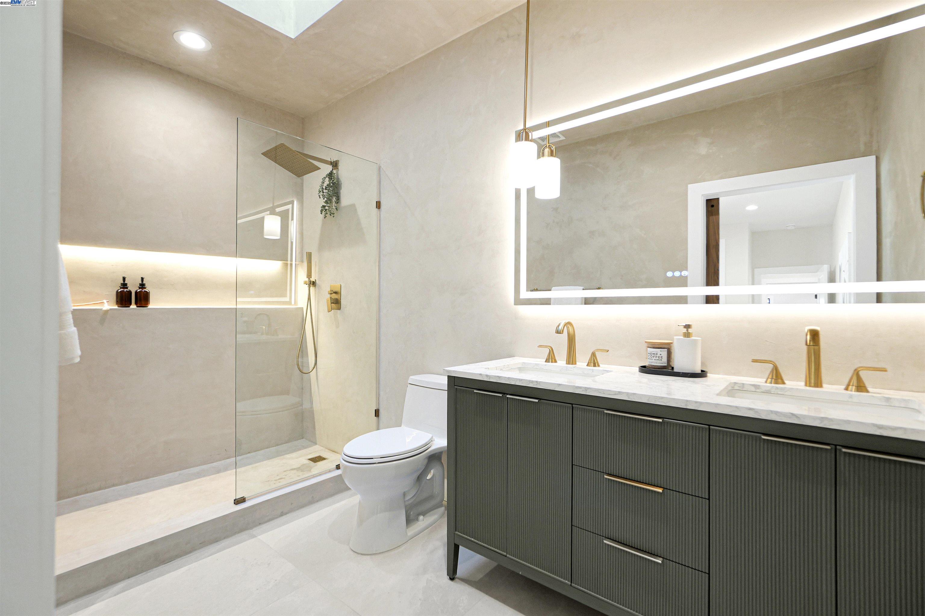 Detail Gallery Image 29 of 60 For 452 59th St, Oakland,  CA 94609 - 4 Beds | 3 Baths