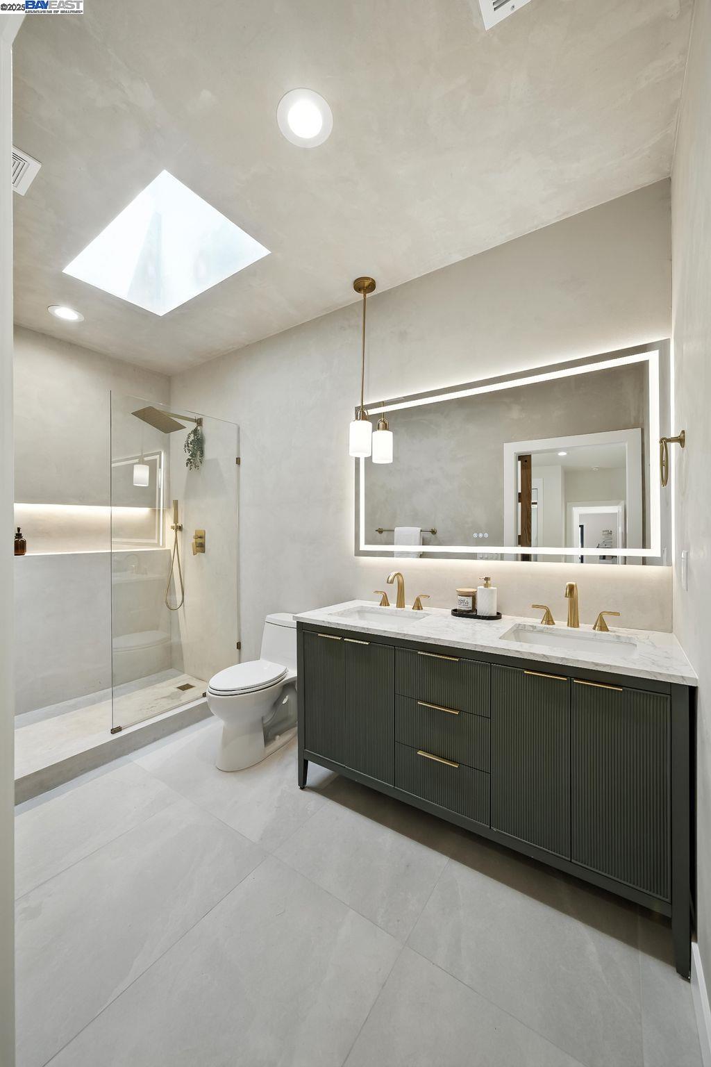 Detail Gallery Image 30 of 60 For 452 59th St, Oakland,  CA 94609 - 4 Beds | 3 Baths