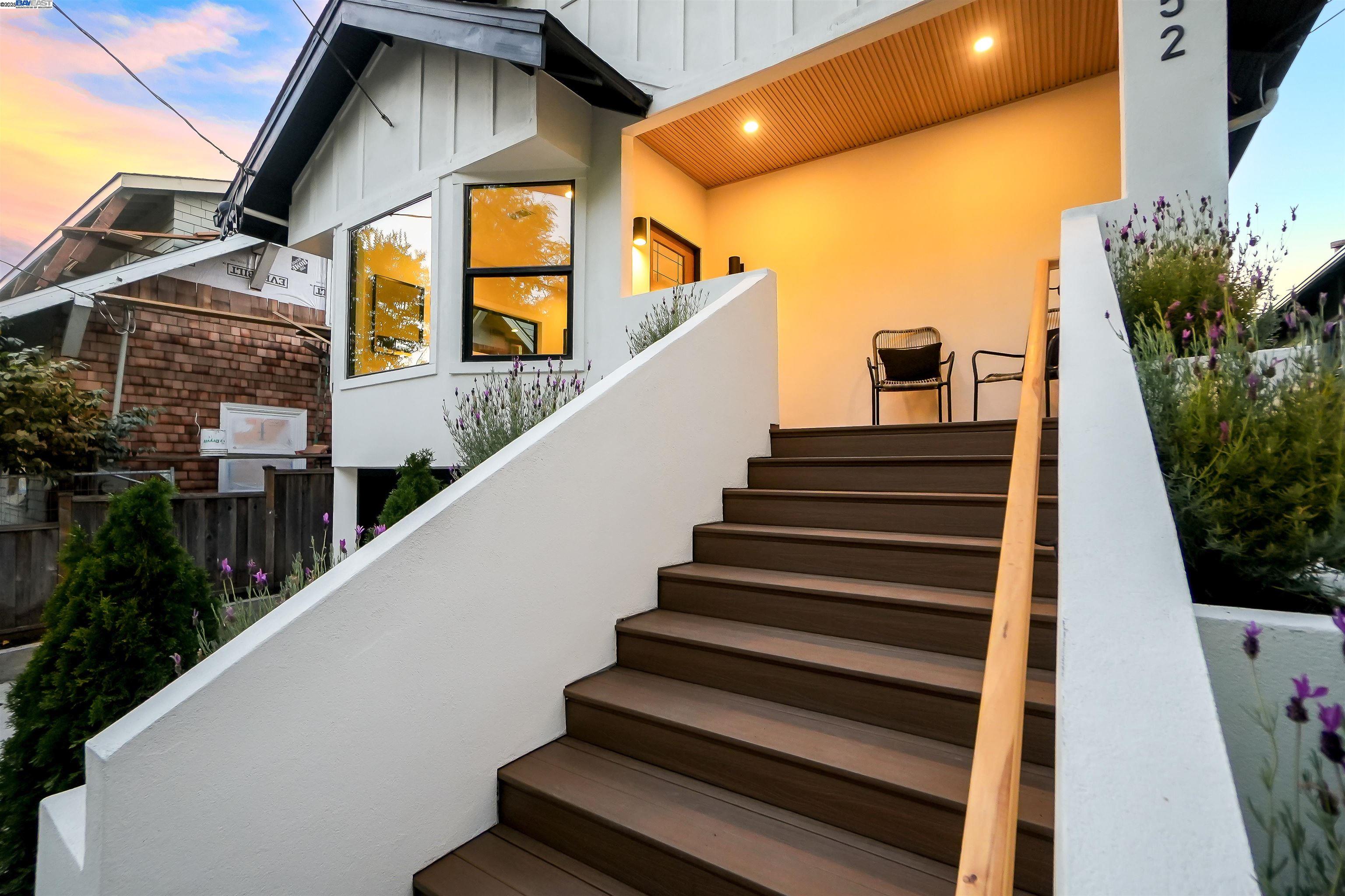 Detail Gallery Image 4 of 60 For 452 59th St, Oakland,  CA 94609 - 4 Beds | 3 Baths