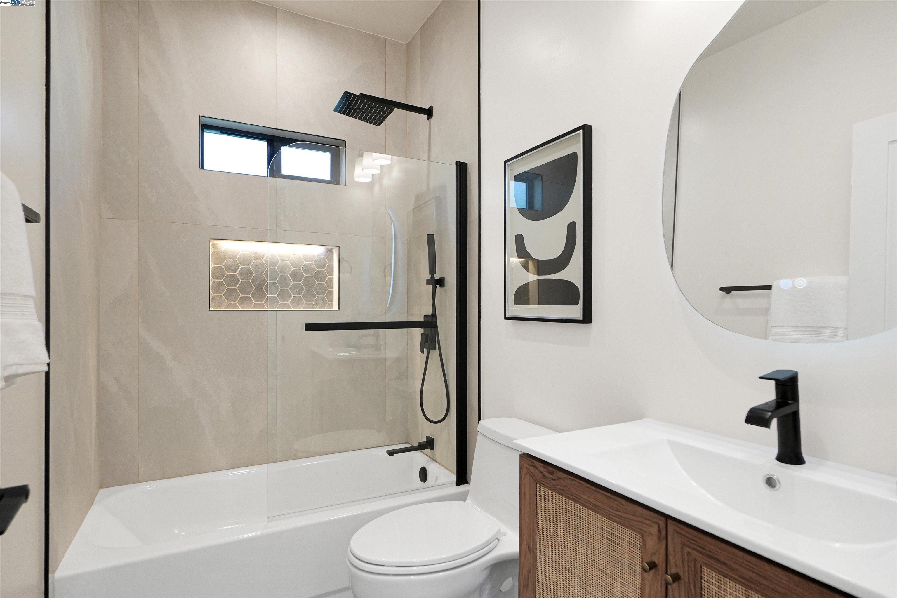 Detail Gallery Image 34 of 60 For 452 59th St, Oakland,  CA 94609 - 4 Beds | 3 Baths