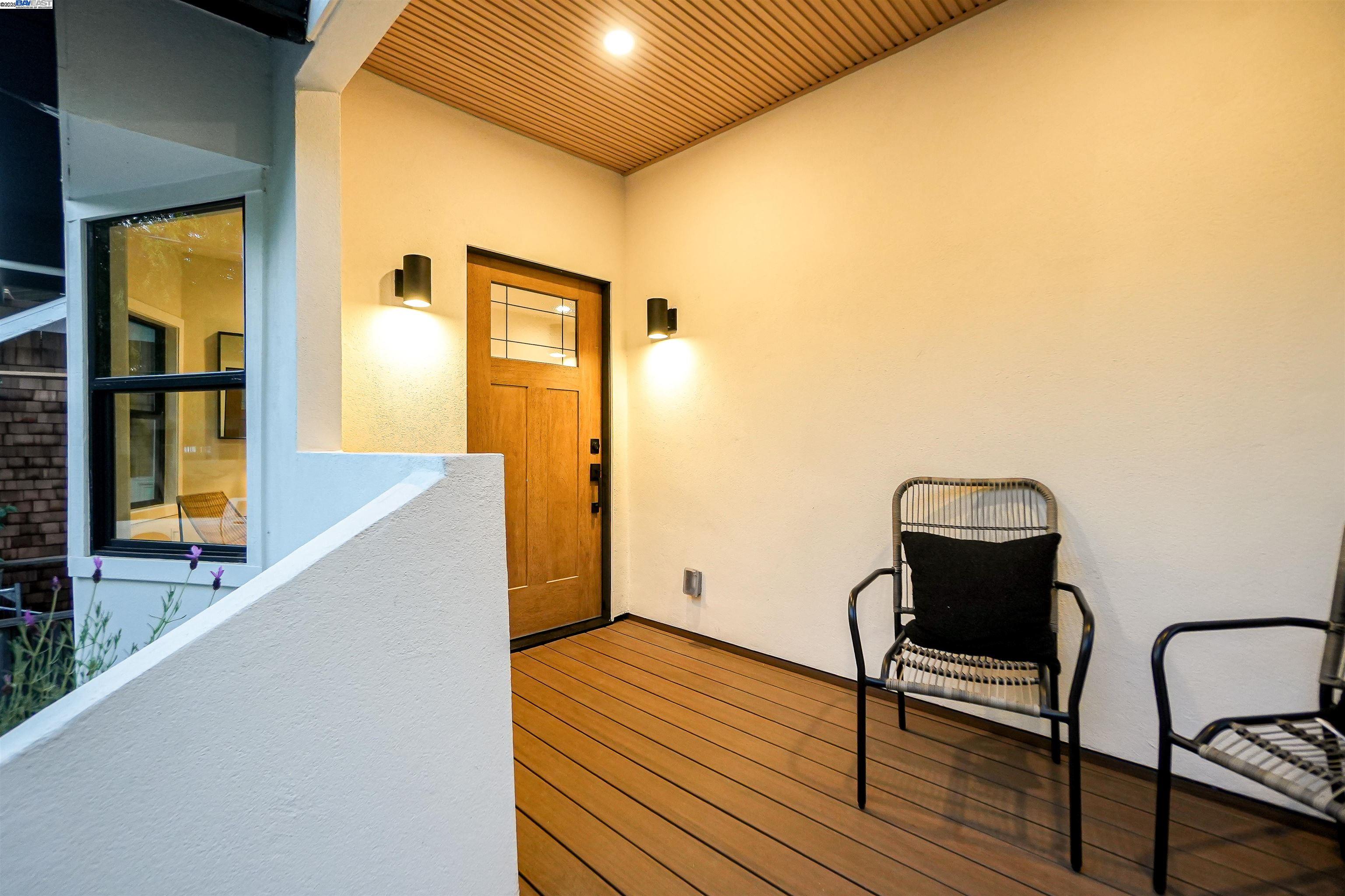 Detail Gallery Image 5 of 60 For 452 59th St, Oakland,  CA 94609 - 4 Beds | 3 Baths