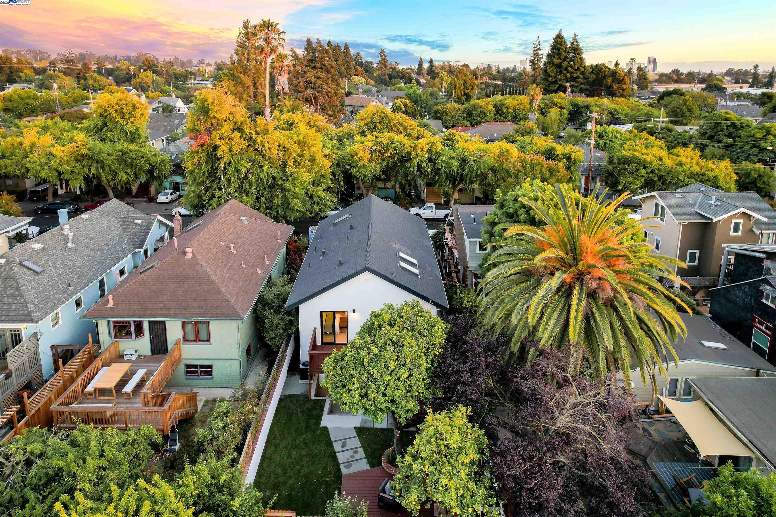 Detail Gallery Image 58 of 60 For 452 59th St, Oakland,  CA 94609 - 4 Beds | 3 Baths