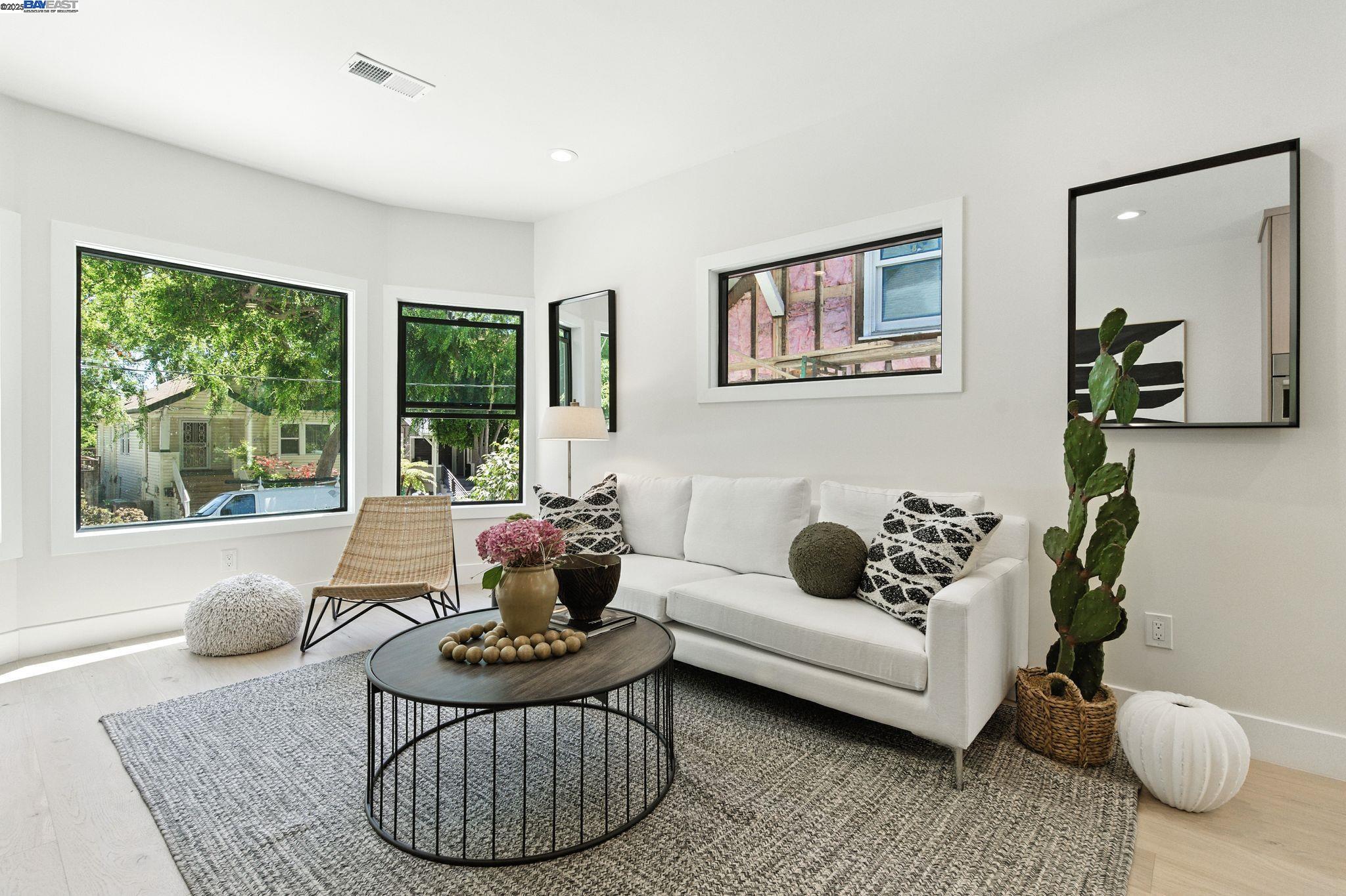 Detail Gallery Image 7 of 60 For 452 59th St, Oakland,  CA 94609 - 4 Beds | 3 Baths