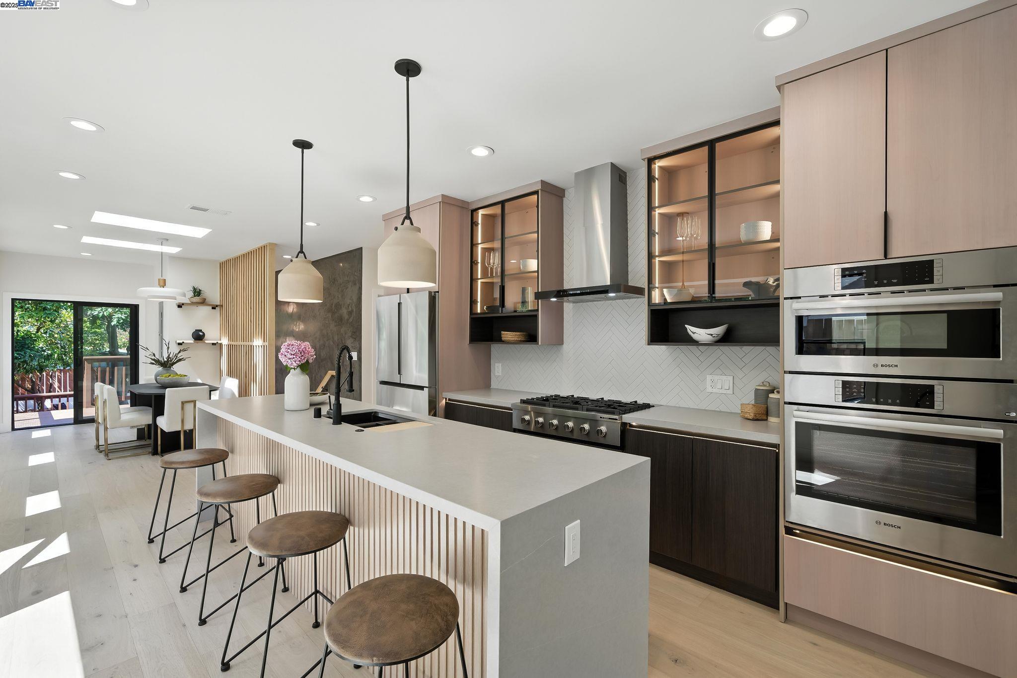 Detail Gallery Image 9 of 60 For 452 59th St, Oakland,  CA 94609 - 4 Beds | 3 Baths