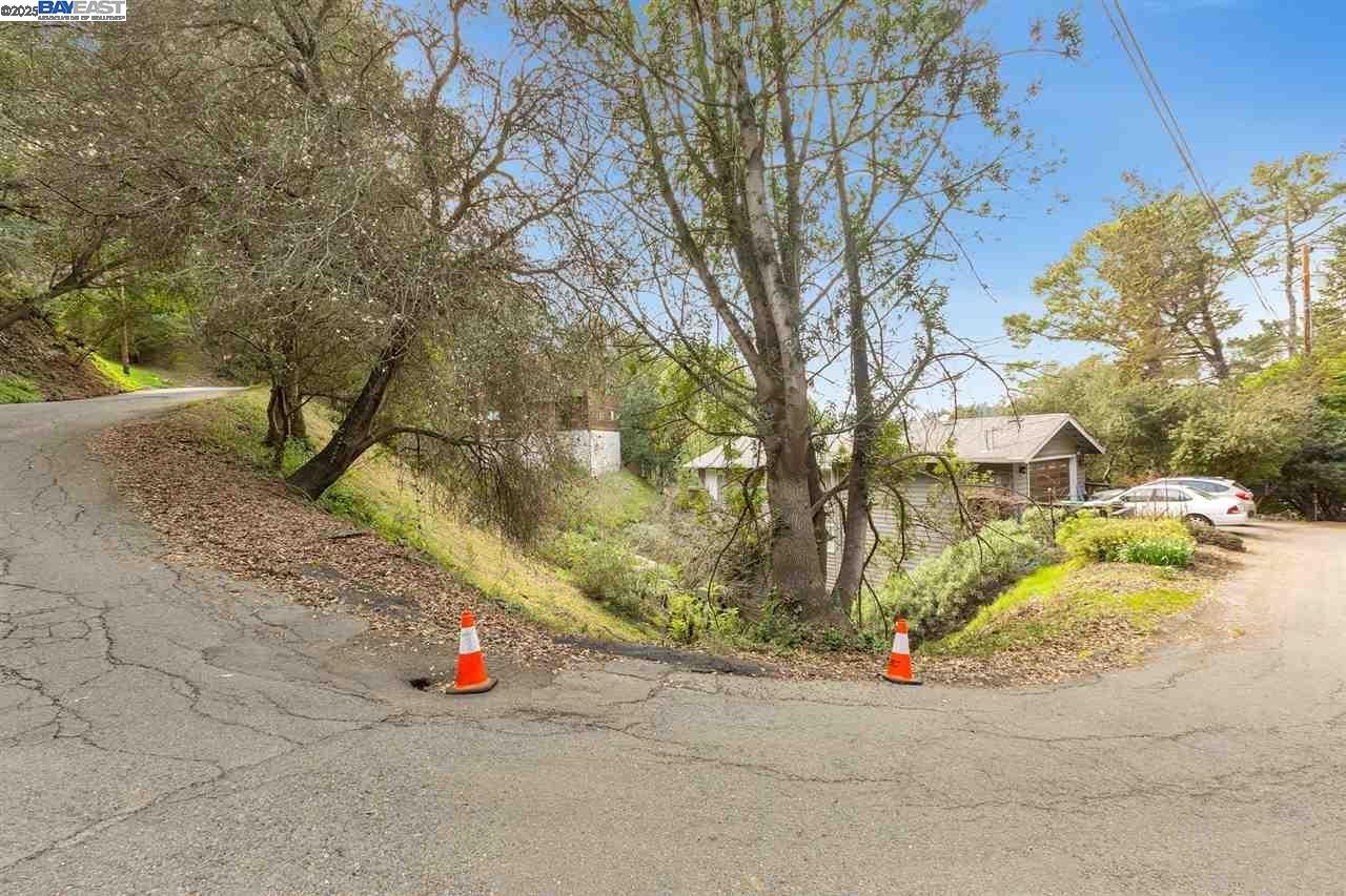 Detail Gallery Image 4 of 9 For 0 Elderberry Dr, Oakland,  CA 94661 - – Beds | – Baths