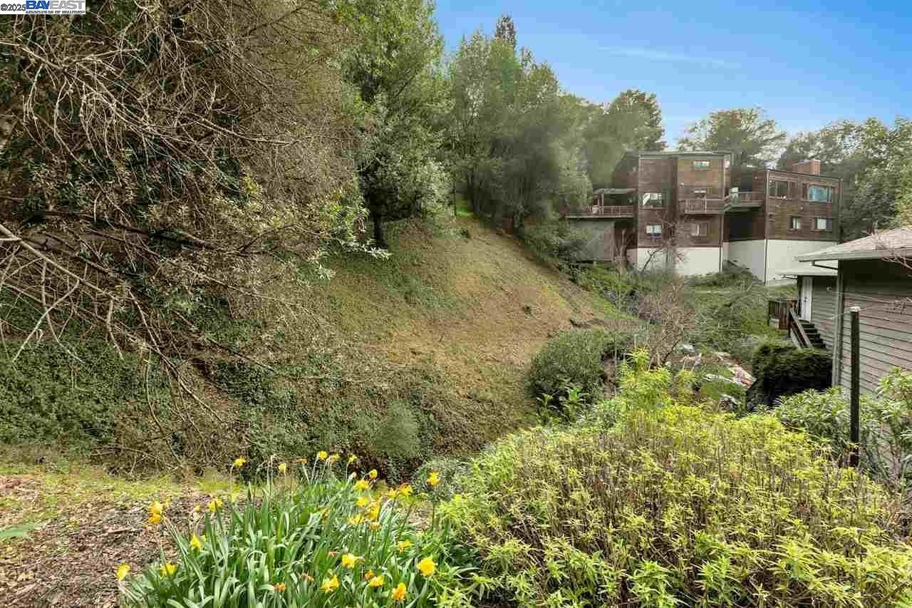 Detail Gallery Image 6 of 9 For 0 Elderberry Dr, Oakland,  CA 94661 - – Beds | – Baths
