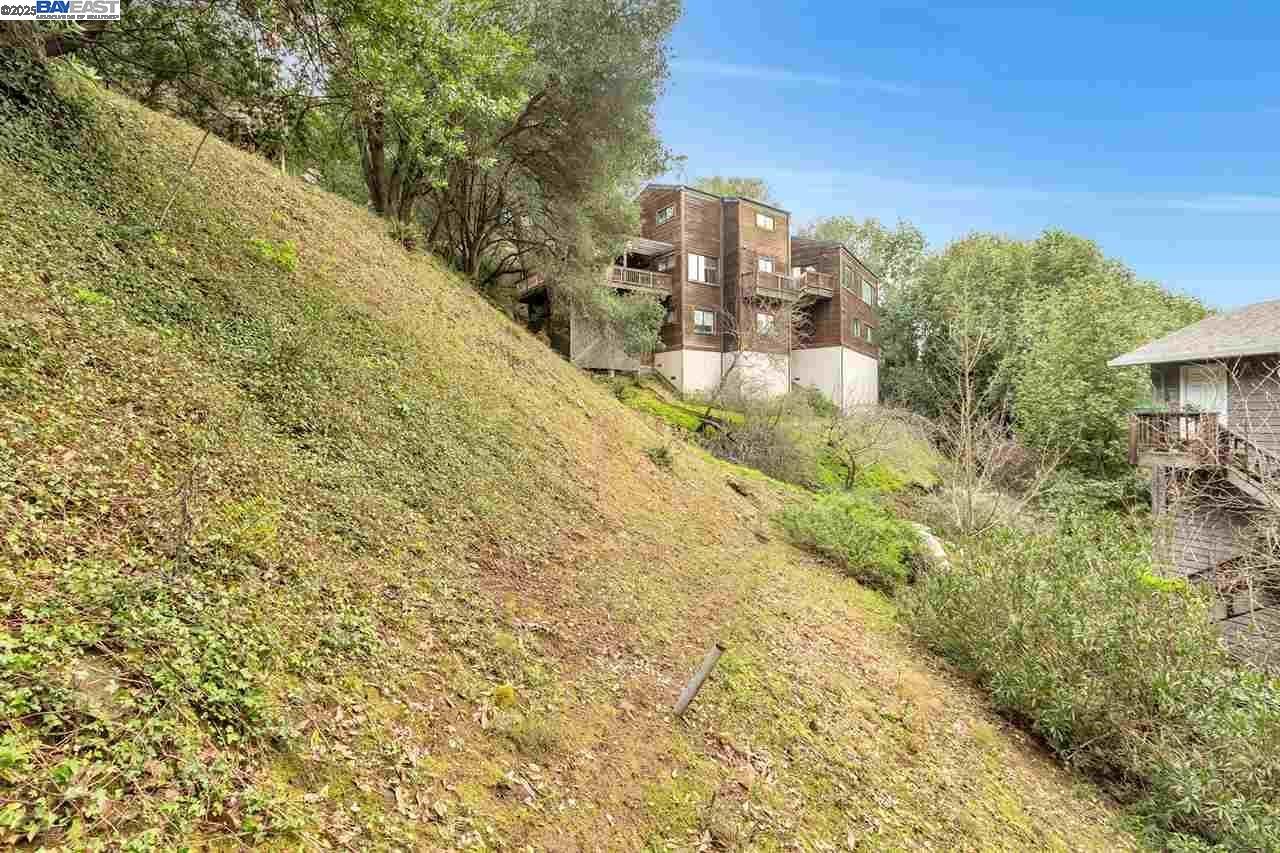 Detail Gallery Image 9 of 9 For 0 Elderberry Dr, Oakland,  CA 94661 - – Beds | – Baths