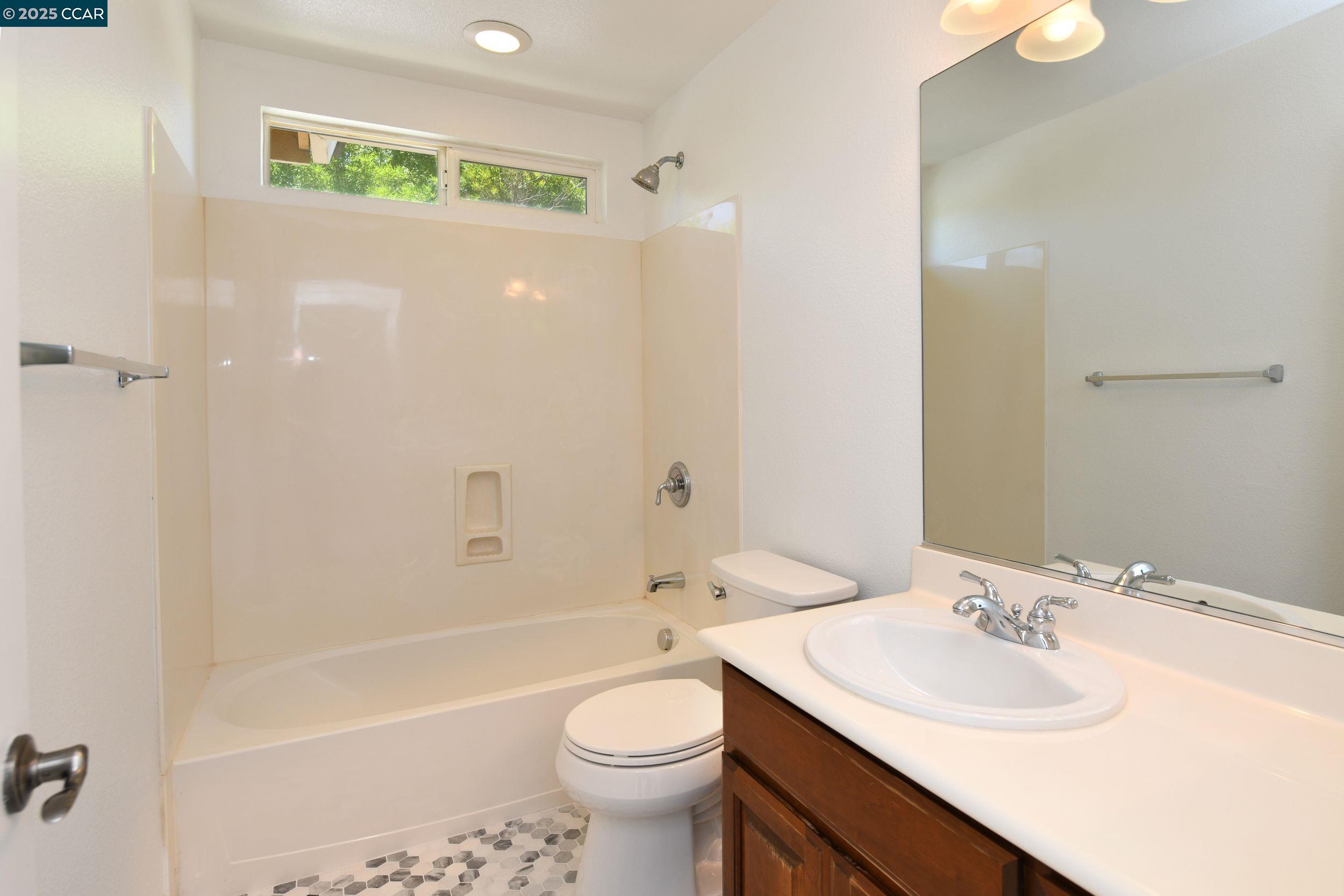 Detail Gallery Image 13 of 30 For 90 W Amistad Ln, Mountain House,  CA 95391 - 3 Beds | 2/1 Baths