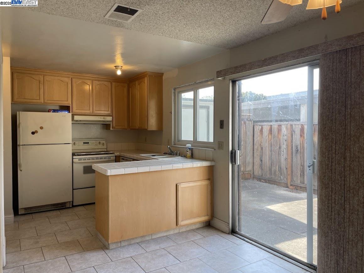 Detail Gallery Image 8 of 17 For 240 Irazu Ct, San Jose,  CA 95116 - 3 Beds | 1/1 Baths