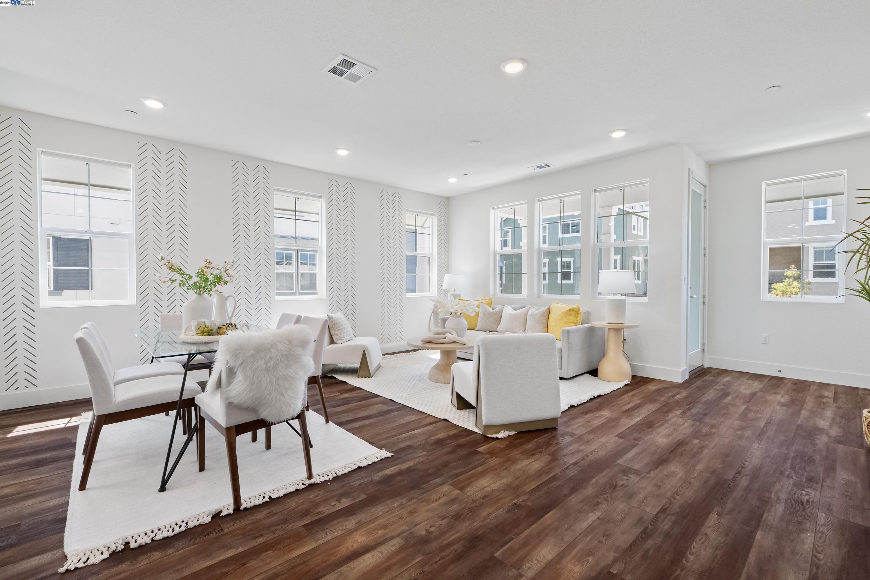 More Details about MLS # 41099699 : 37428 BOWLINE RD
