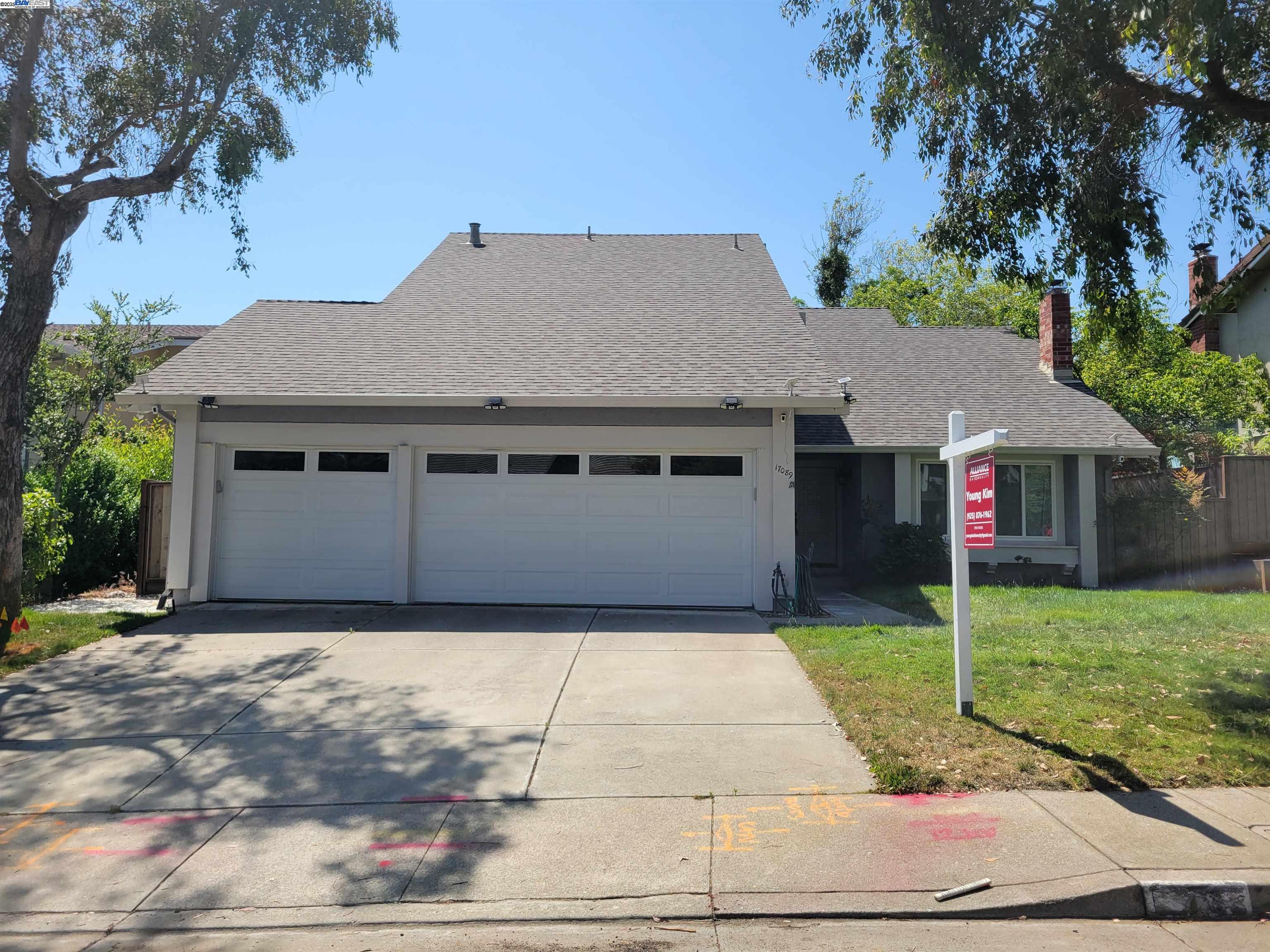 Detail Gallery Image 1 of 1 For 17089 Columbia Dr, Castro Valley,  CA 94552 - 4 Beds | 3 Baths