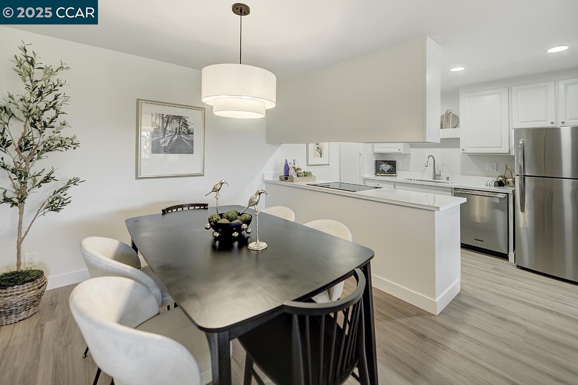 Detail Gallery Image 13 of 55 For 2101 Ptarmigan Dr #2,  Walnut Creek,  CA 94595-3507 - 3 Beds | 2 Baths