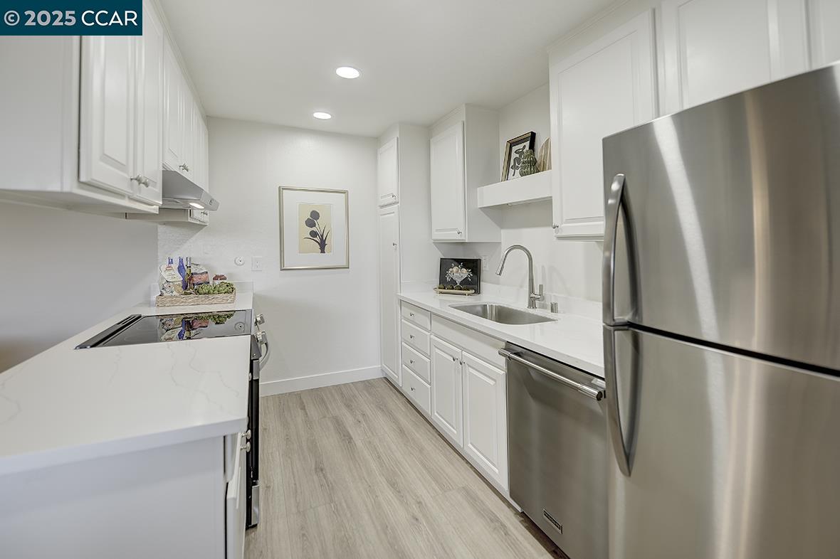Detail Gallery Image 14 of 55 For 2101 Ptarmigan Dr #2,  Walnut Creek,  CA 94595-3507 - 3 Beds | 2 Baths