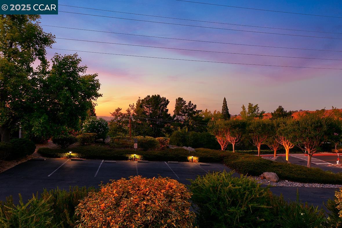 Detail Gallery Image 4 of 55 For 2101 Ptarmigan Dr #2,  Walnut Creek,  CA 94595-3507 - 3 Beds | 2 Baths