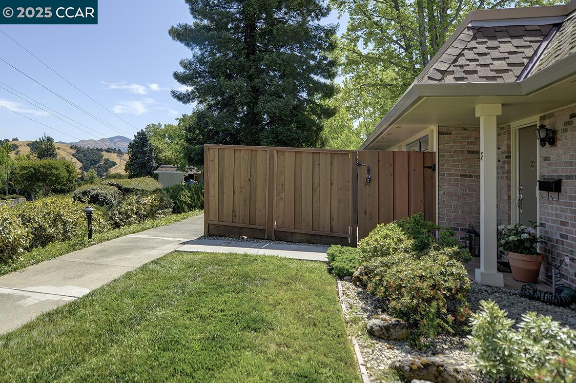 Detail Gallery Image 38 of 55 For 2101 Ptarmigan Dr #2,  Walnut Creek,  CA 94595-3507 - 3 Beds | 2 Baths